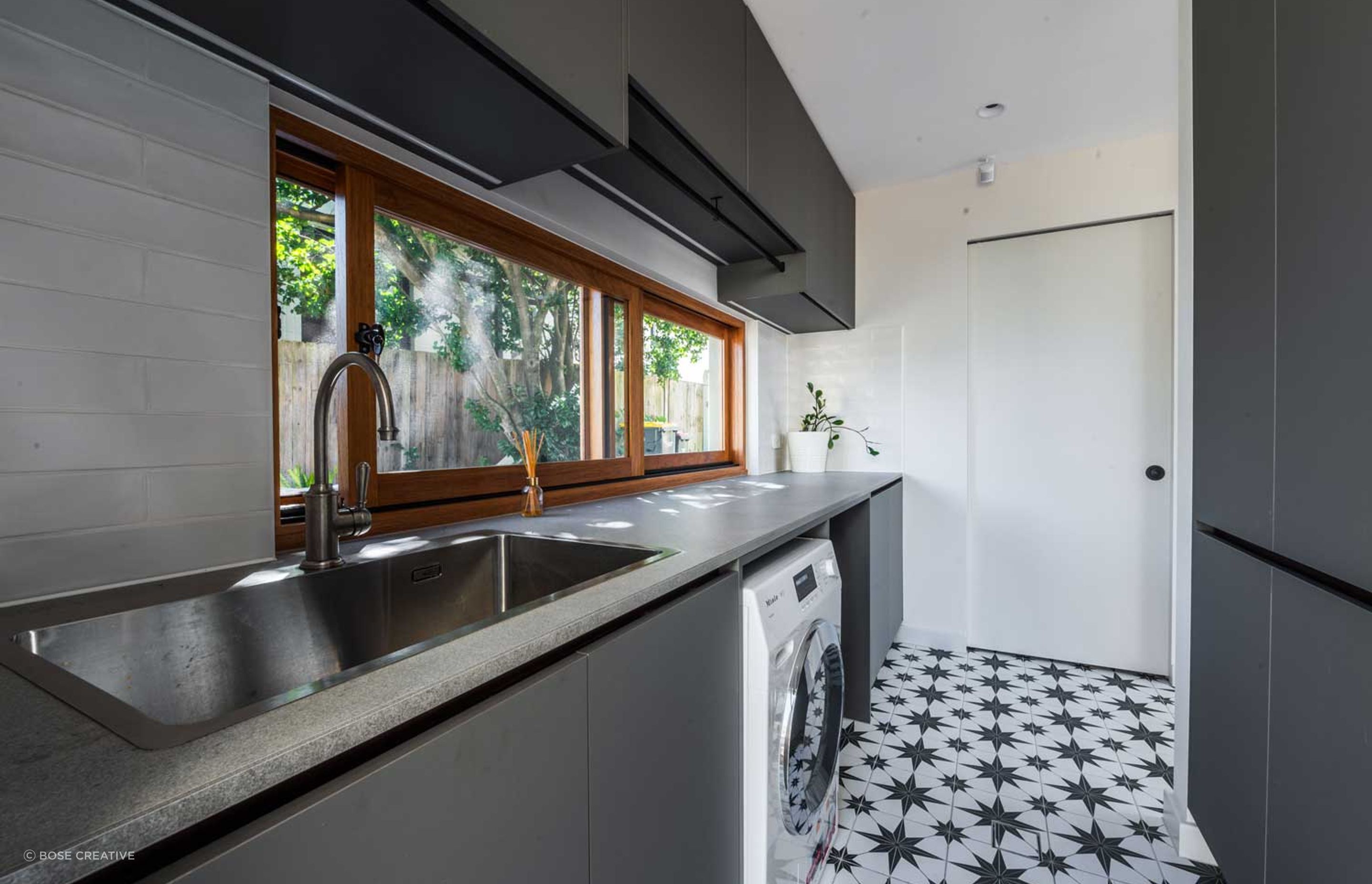Modern-luxury-kitchen-renovation-using-Nikpol-Navurban-Quartzite-liebherr-fridge-miele-ovens-sirius-rangehoods-zip-tap-abey-sinks-050.jpg