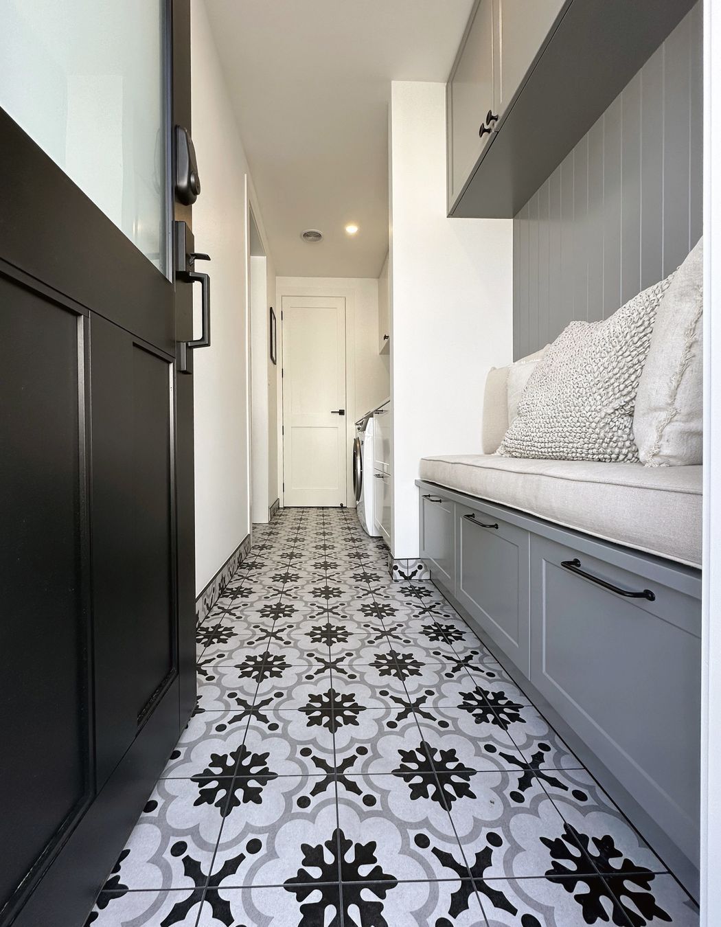 MAIN HOUSE MUDROOM/LAUNDRY