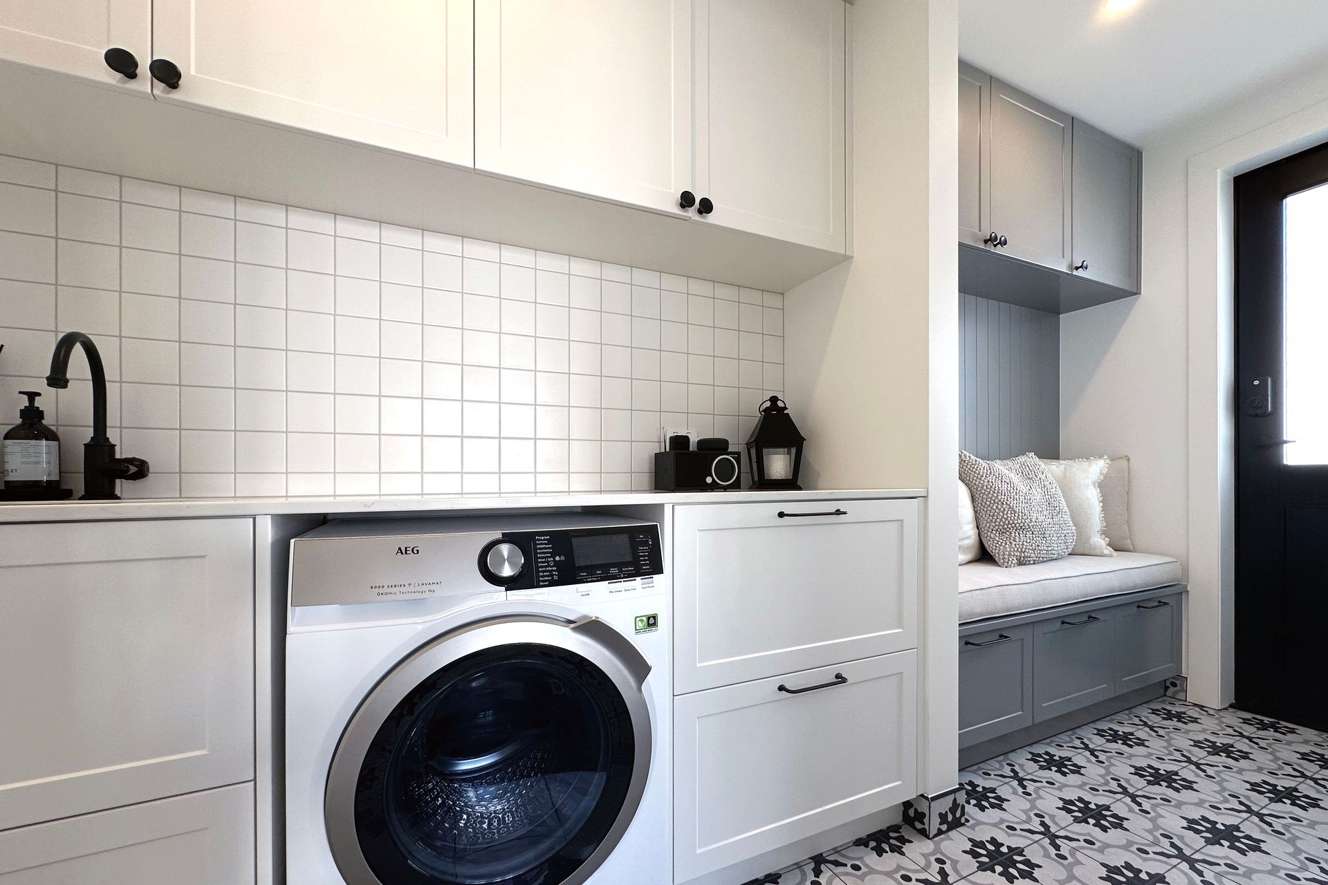 MAIN HOUSE MUDROOM/LAUNDRY