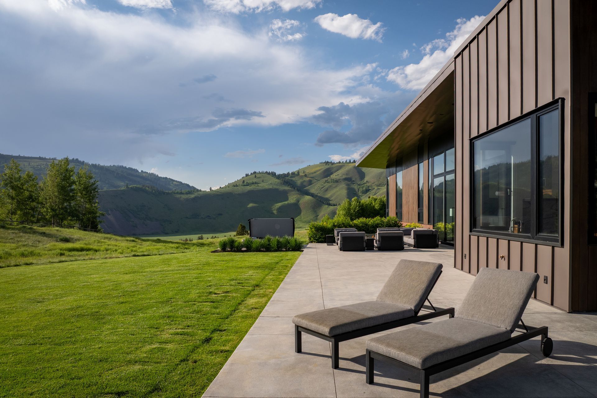 Spaulding-Residence-13175-River-Bend-252026-05-12-190443dpmy.jpg