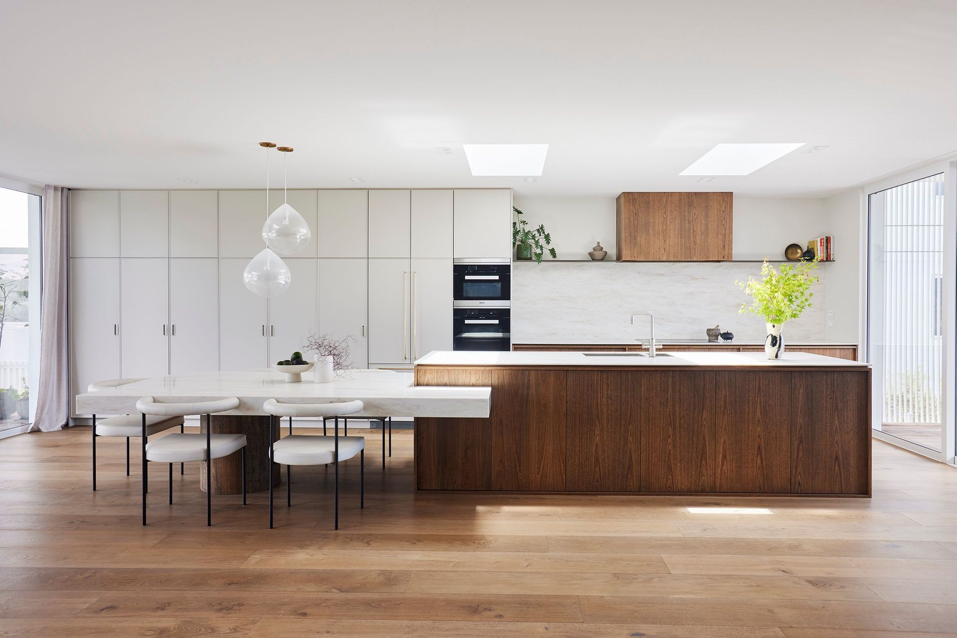 Prime Veneer, Tasmanian Blackwood - Crown Cut. Interior Design by Annique Heesen of Gezellig Interiors with design detailing by Niche Design Co. Joinery by Eastwood, Build by Thorne Group Architecture. Photography by Matt Queree