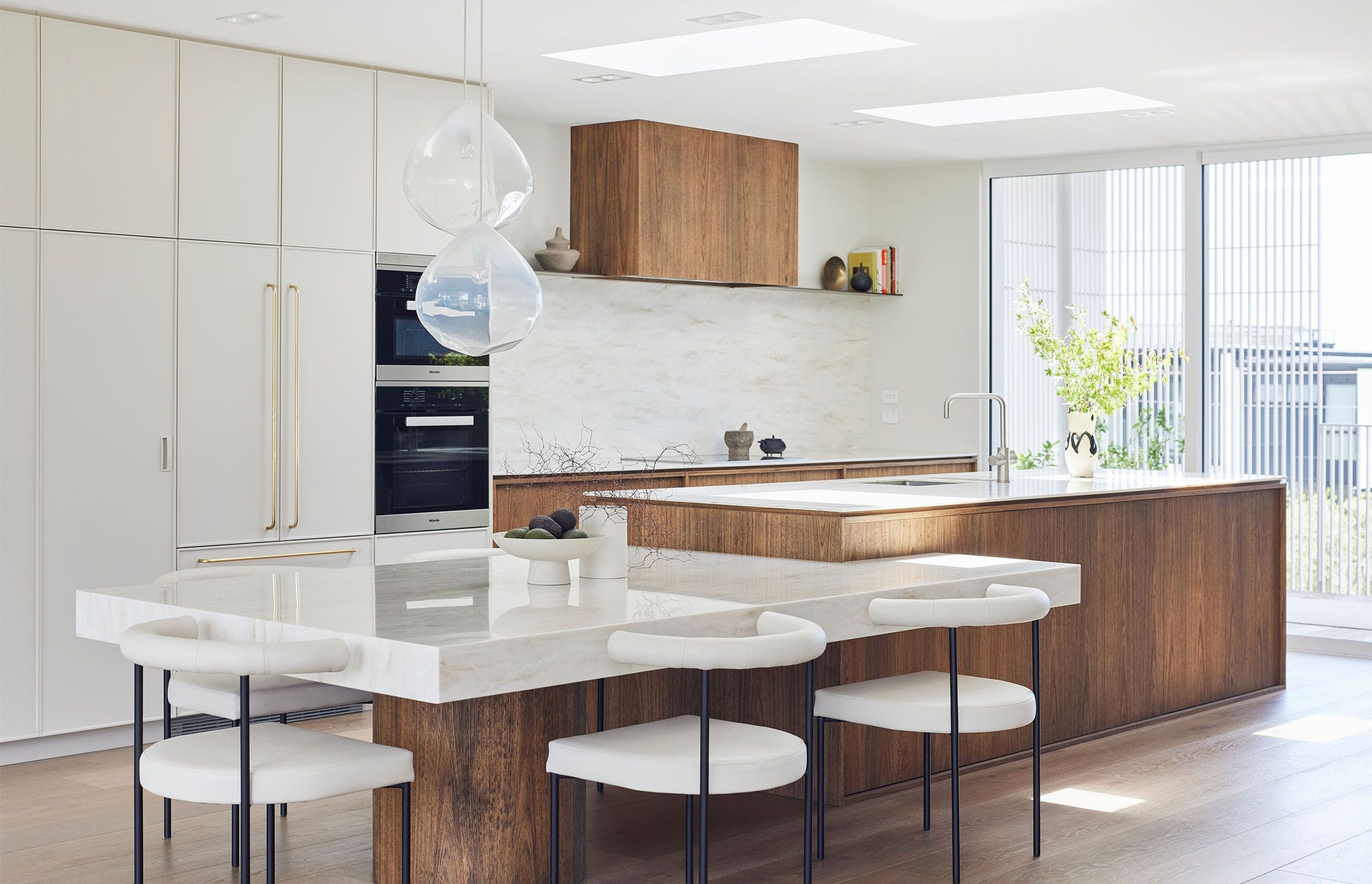 Prime Veneer, Tasmanian Blackwood - Crown Cut. Interior Design by Annique Heesen of Gezellig Interiors with design detailing by Niche Design Co. Joinery by Eastwood, Build by Thorne Group Architecture. Photography by Matt Queree