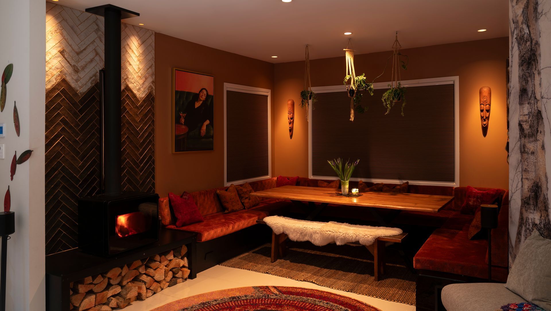 A Warm Welcome: Lighting That Connects Indoors and Out banner