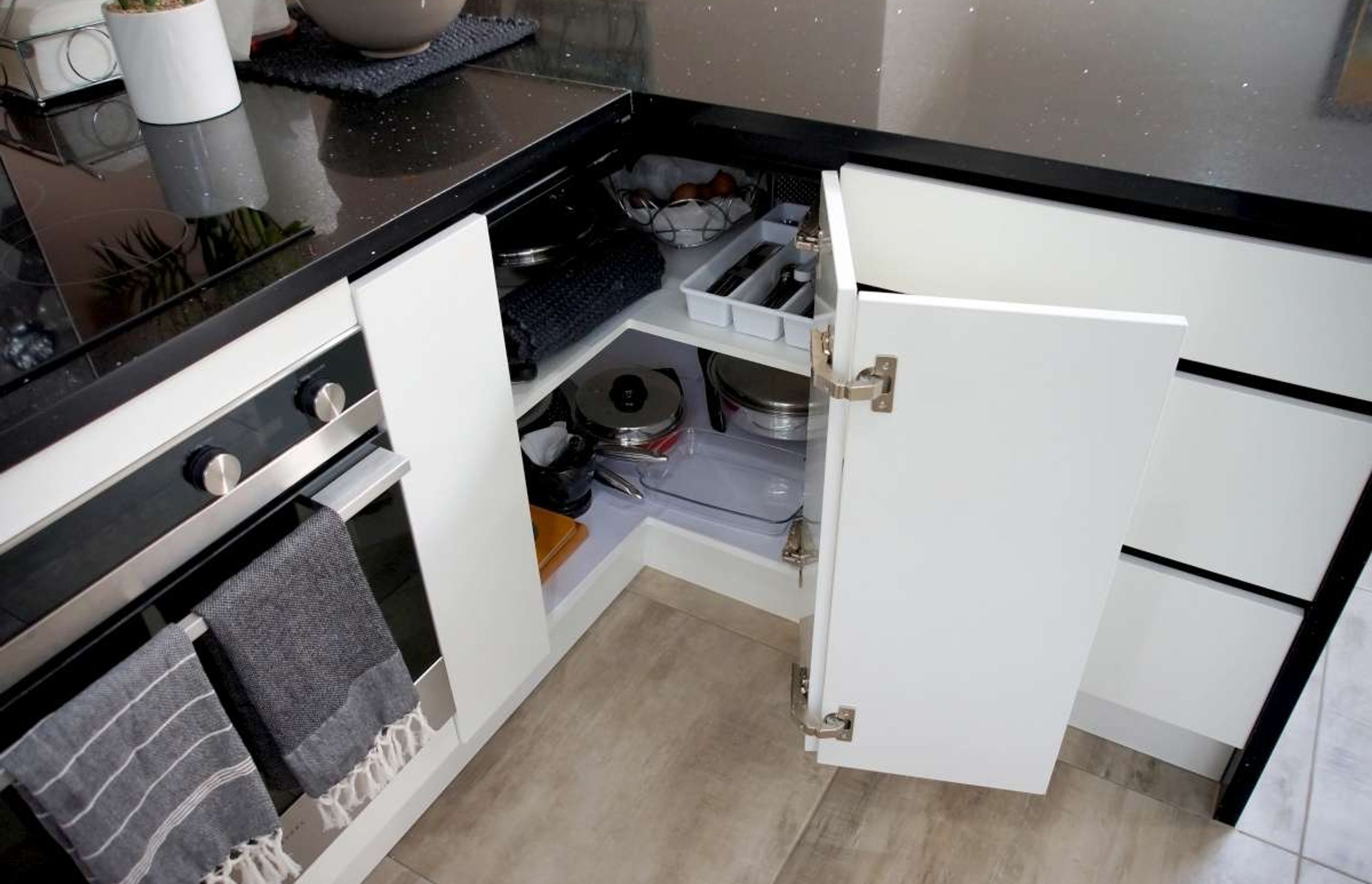 Retro Style Black and White Kitchen