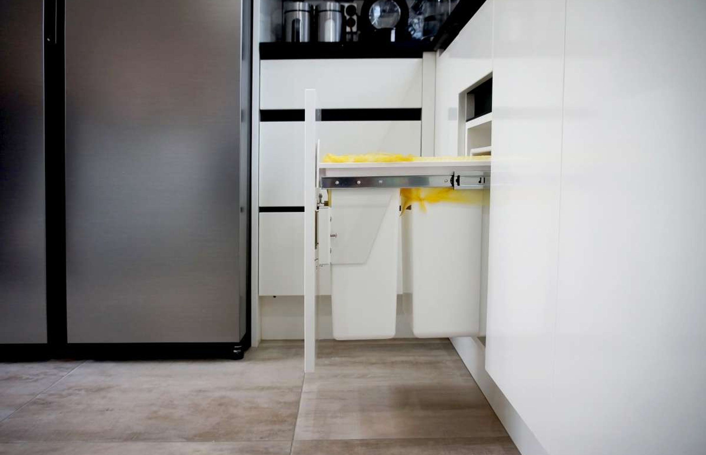 Retro Style Black and White Kitchen