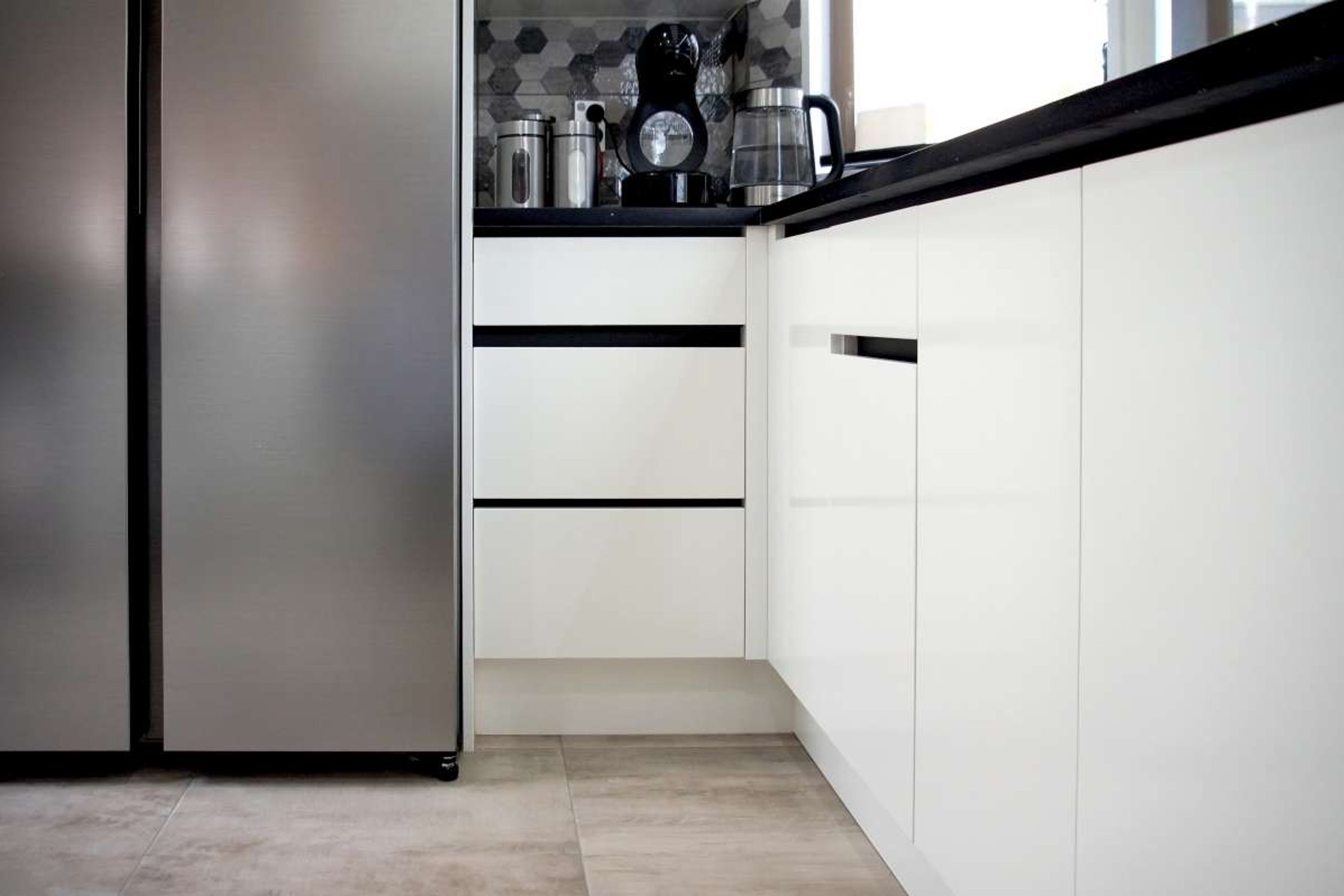 Retro Style Black and White Kitchen