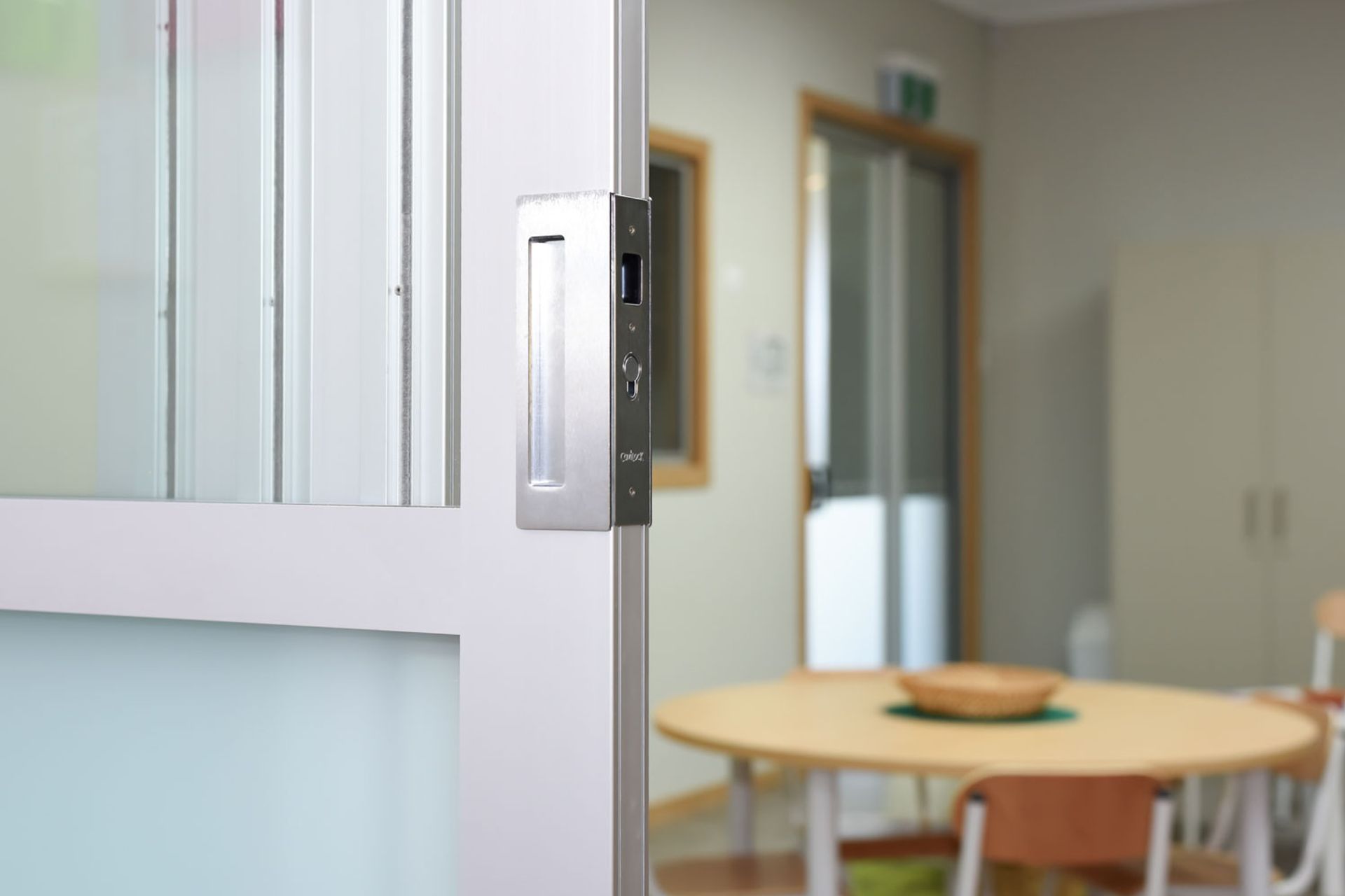 CaviLock CL400 Magnetic handle on CS NewYorker door