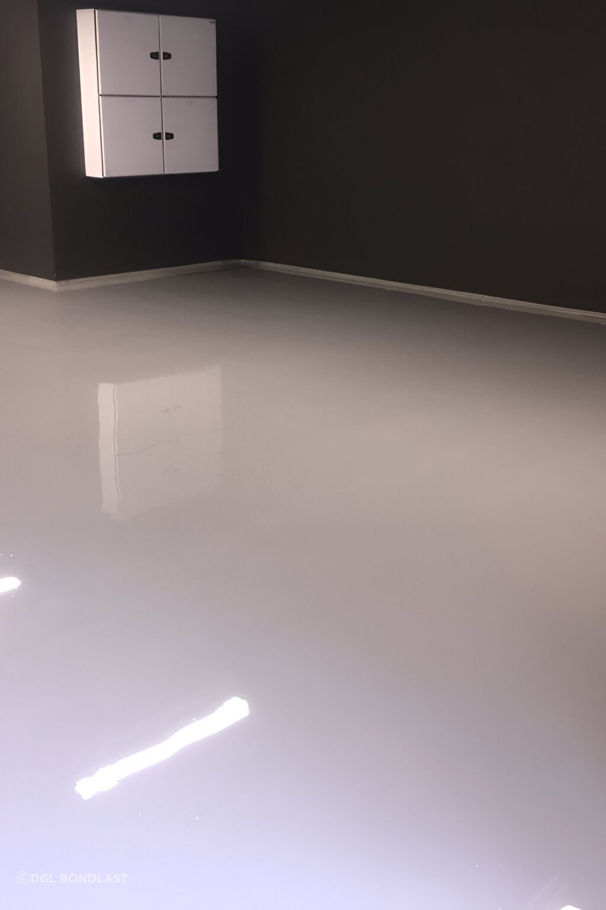 High quality gloss finish in an Auckland University Engineering Room