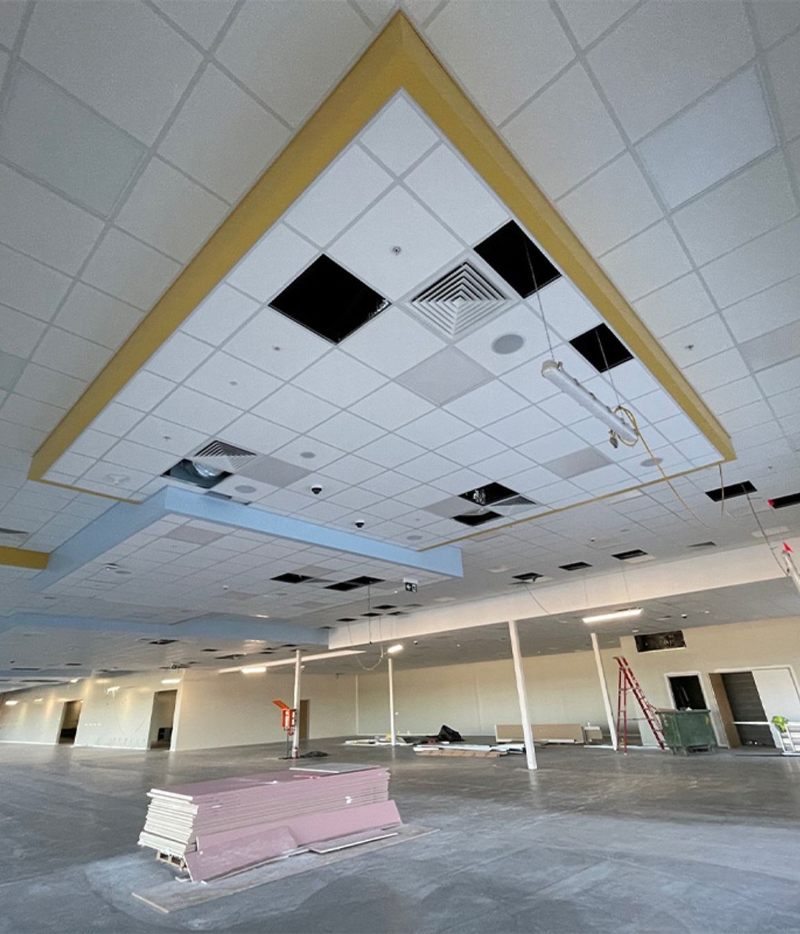 Amazon-Australia-Fulfillment-Centre-Ceiling-Bulkhead-Studco-Building-Systems.jpg