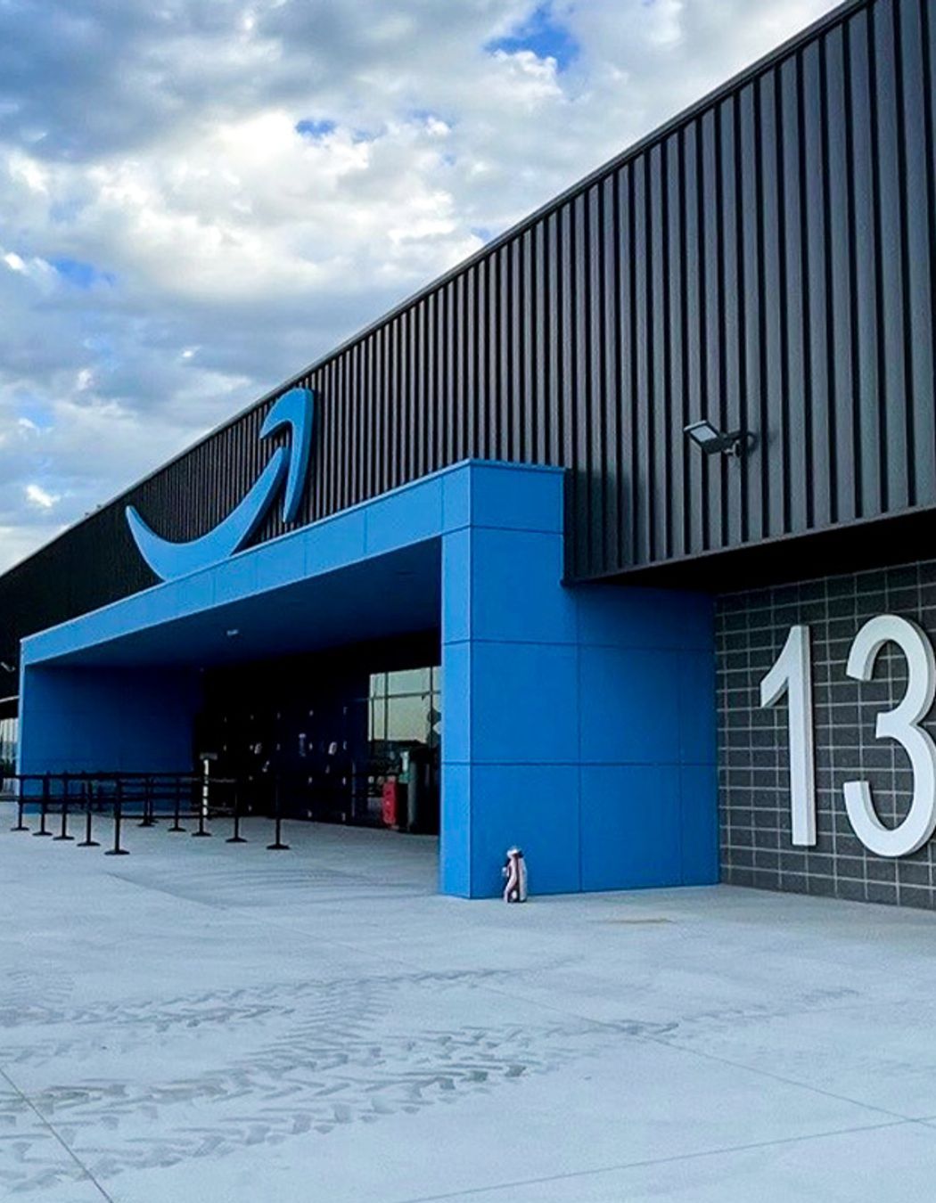 Amazon-Fulfillment-Centre-External-Building-Facade-Completed-Studco-Building-Systems.jpg