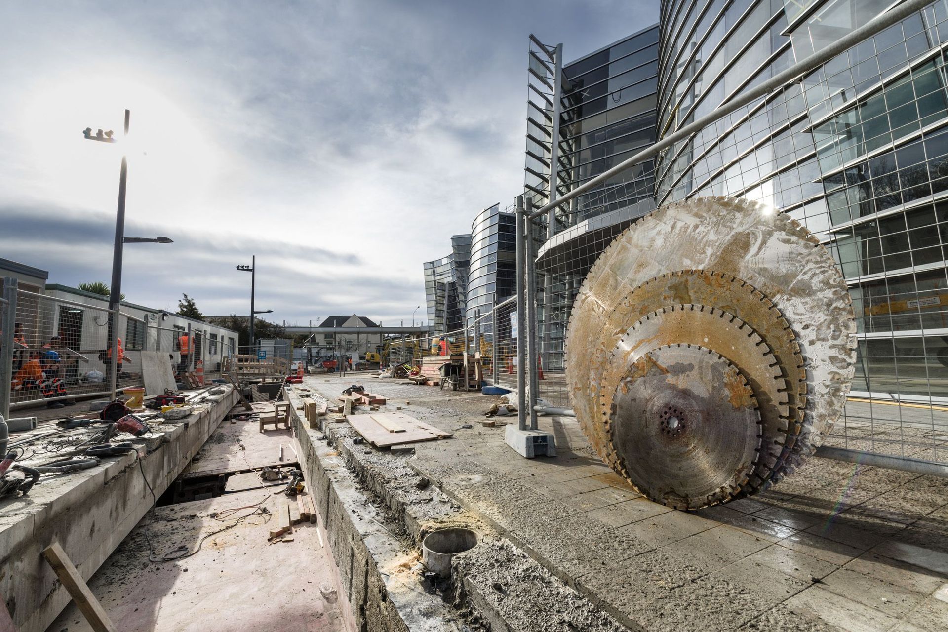 Seismic trench construction adjacent to the iconic western sculptural façade