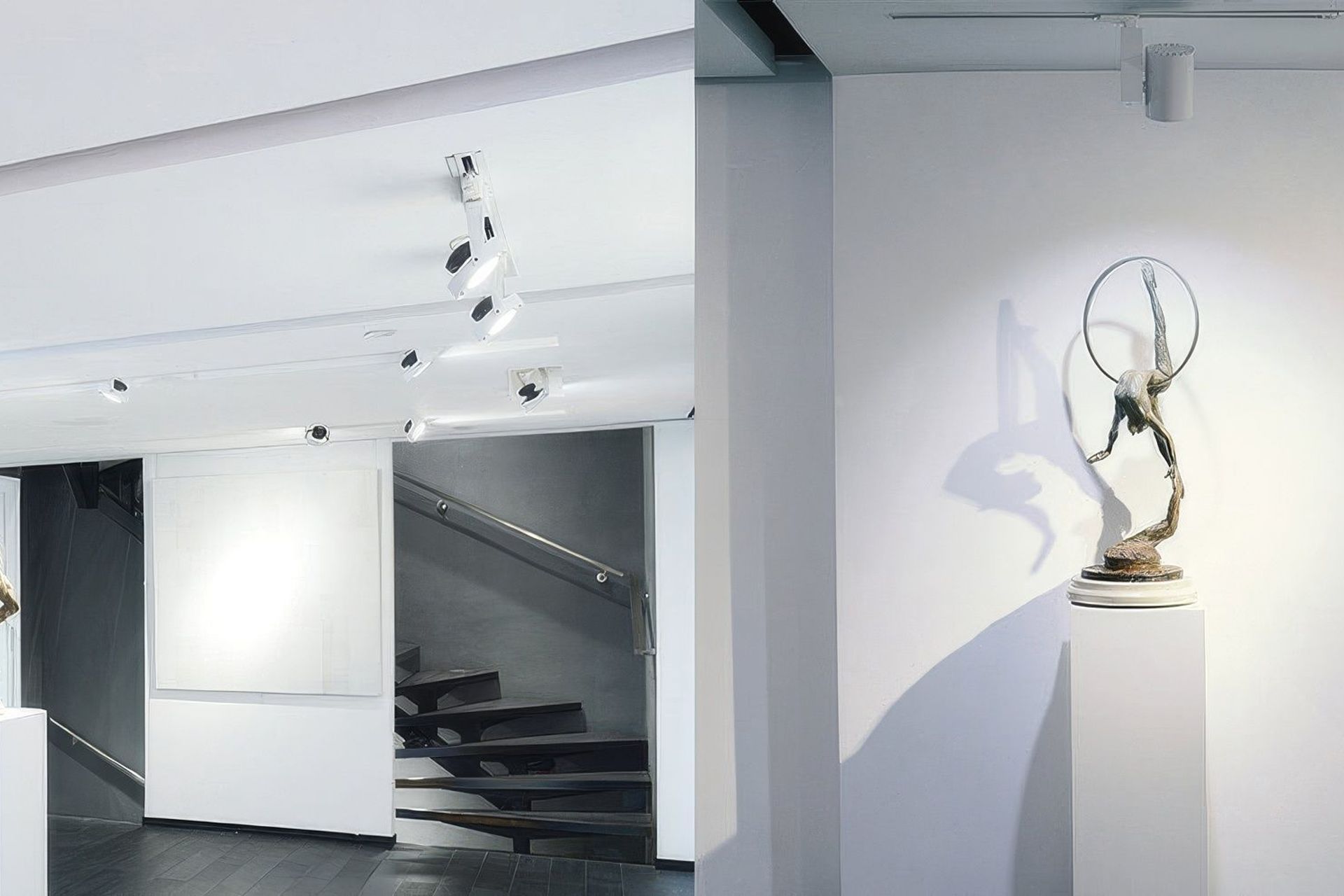 Opera-Gallery-Lighting-Solutions-13901-upscaled-by-Replicate.jpg