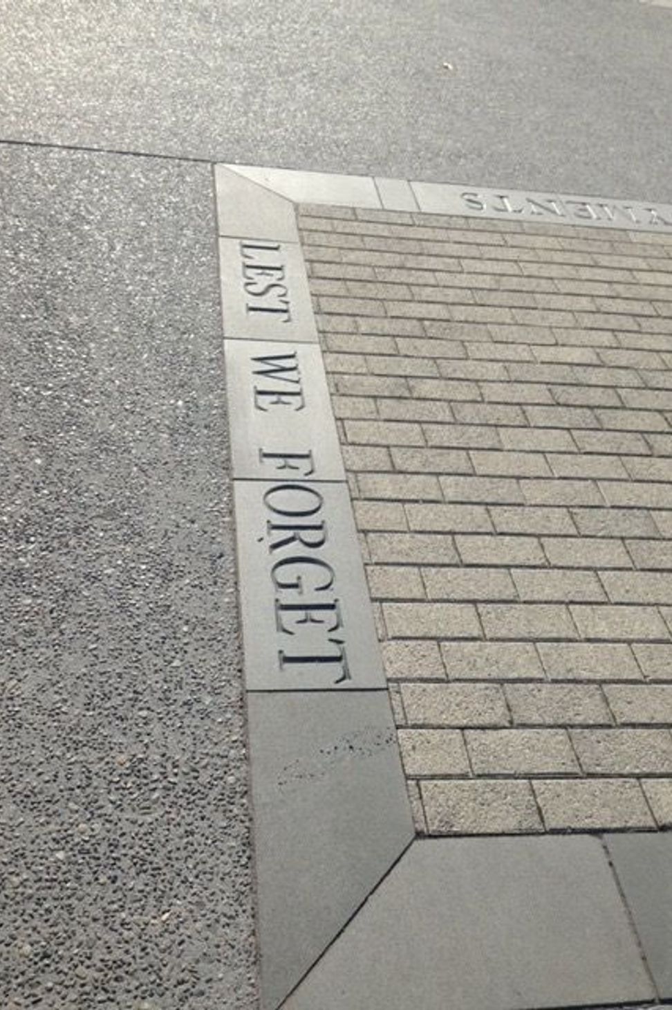 V-cut lettering by Paul Gautron