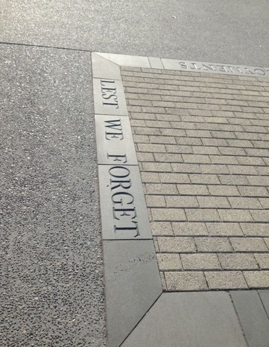 V-cut lettering by Paul Gautron