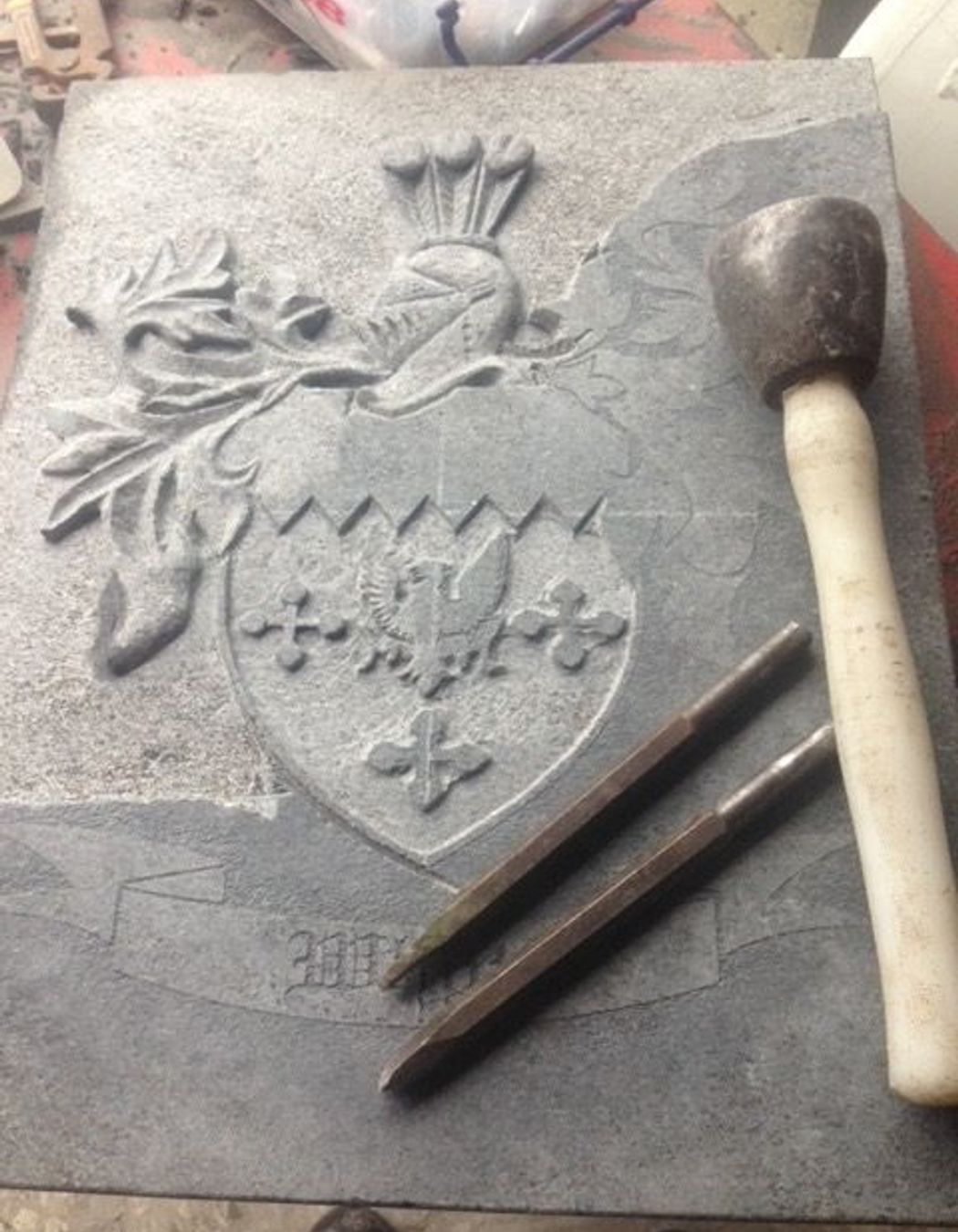 Family coat of arms in granite by Paul Gautron