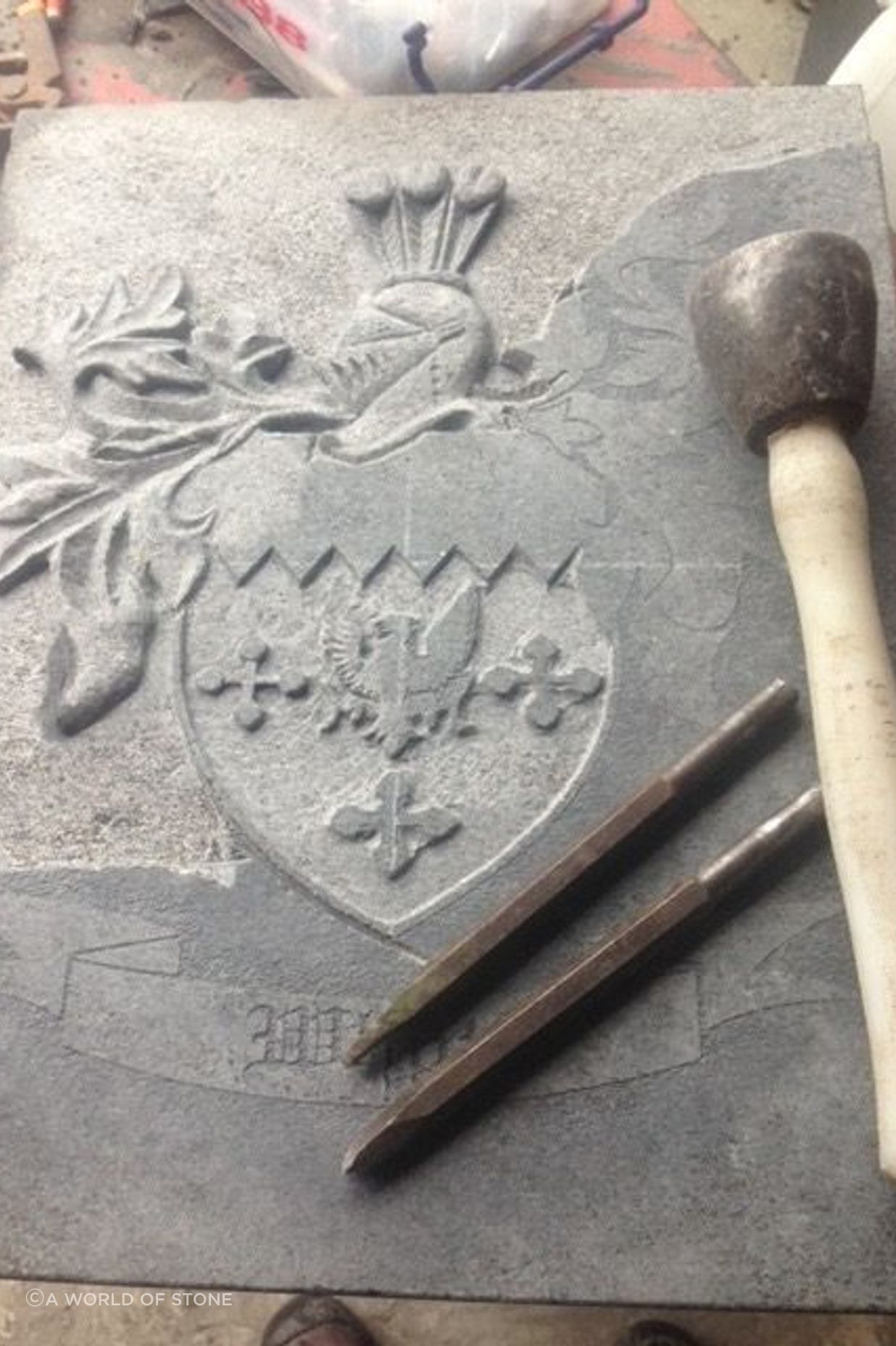 Family coat of arms in granite by Paul Gautron