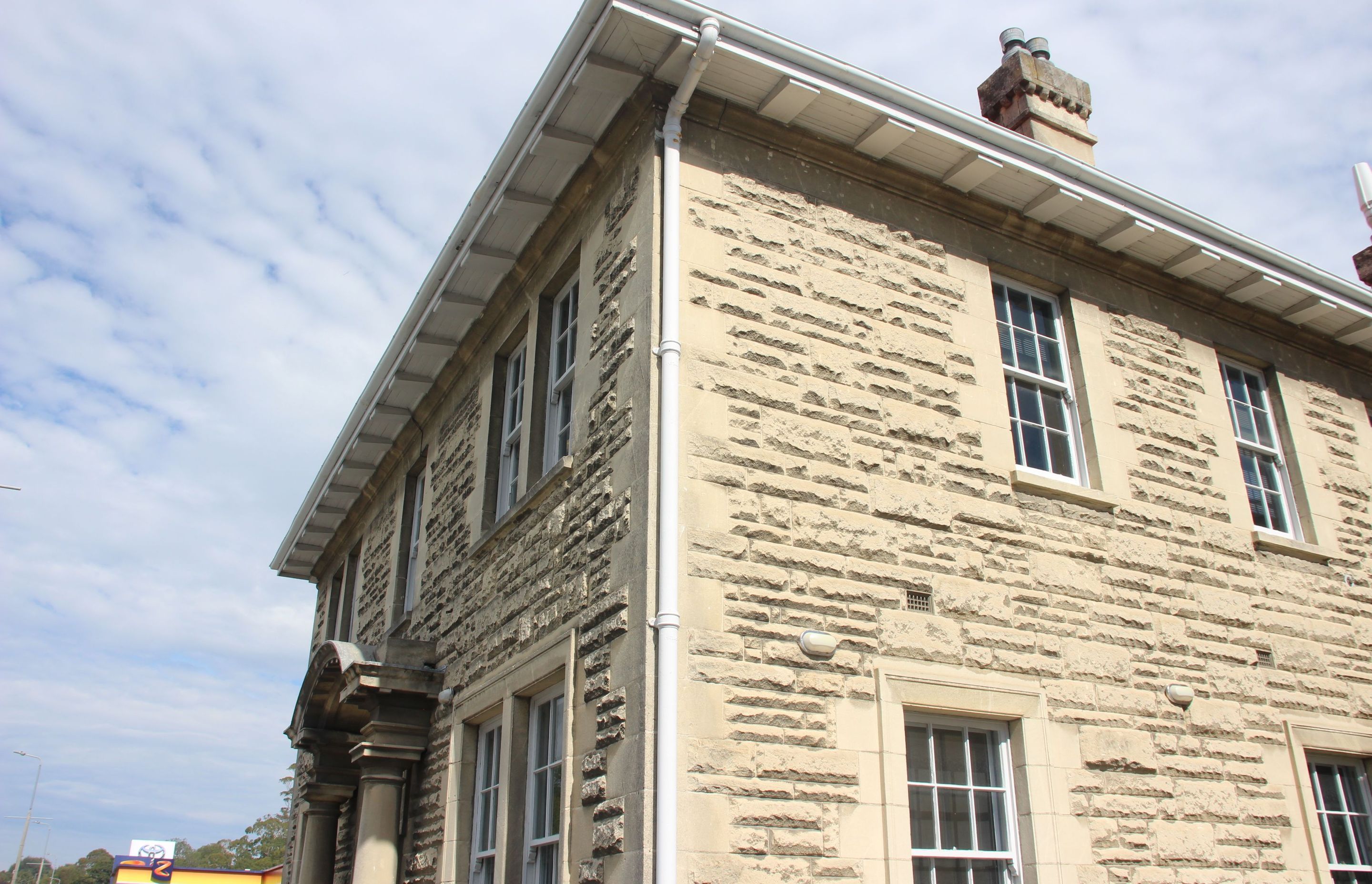 Oamaru-stone-split-limestone-stack-bond-limestone-police-station-1.JPG