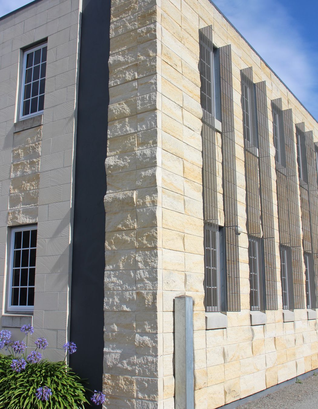 Oamaru-stone-split-limestone-stack-bond-limestone-police-station-16.JPG