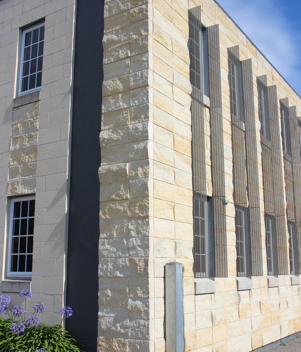 Oamaru-stone-split-limestone-stack-bond-limestone-police-station-16.JPG
