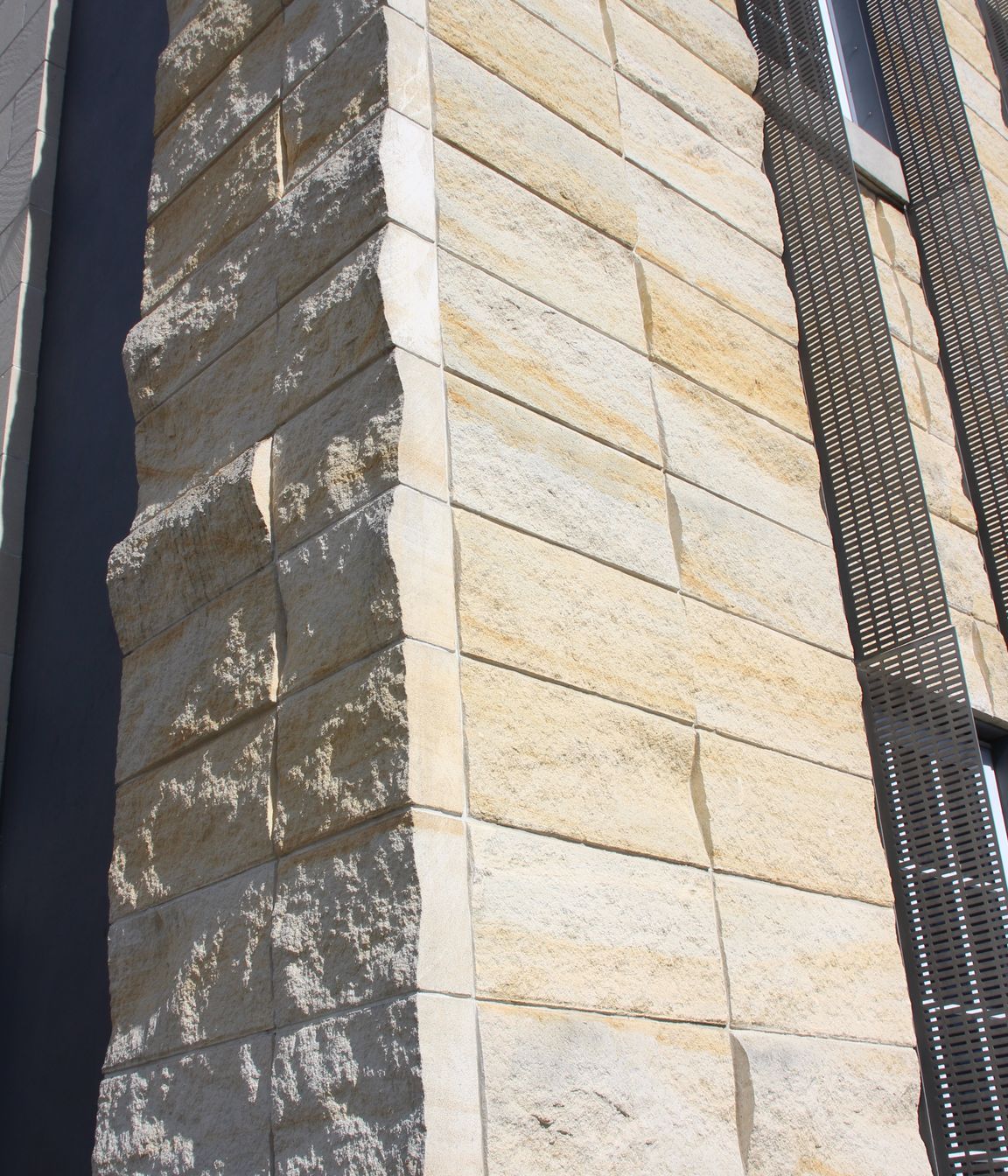 Oamaru-stone-split-limestone-stack-bond-limestone-police-station-17.JPG