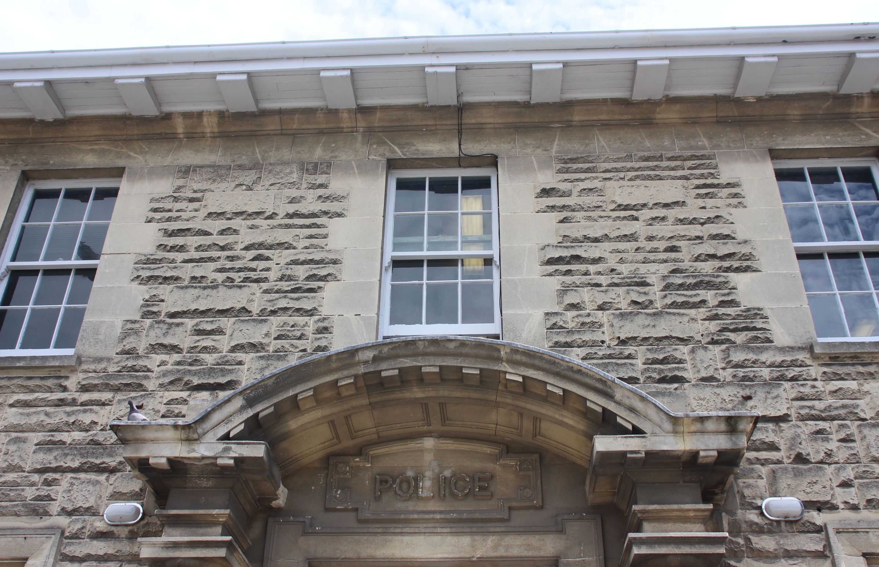 Oamaru-stone-split-limestone-stack-bond-limestone-police-station-2.JPG