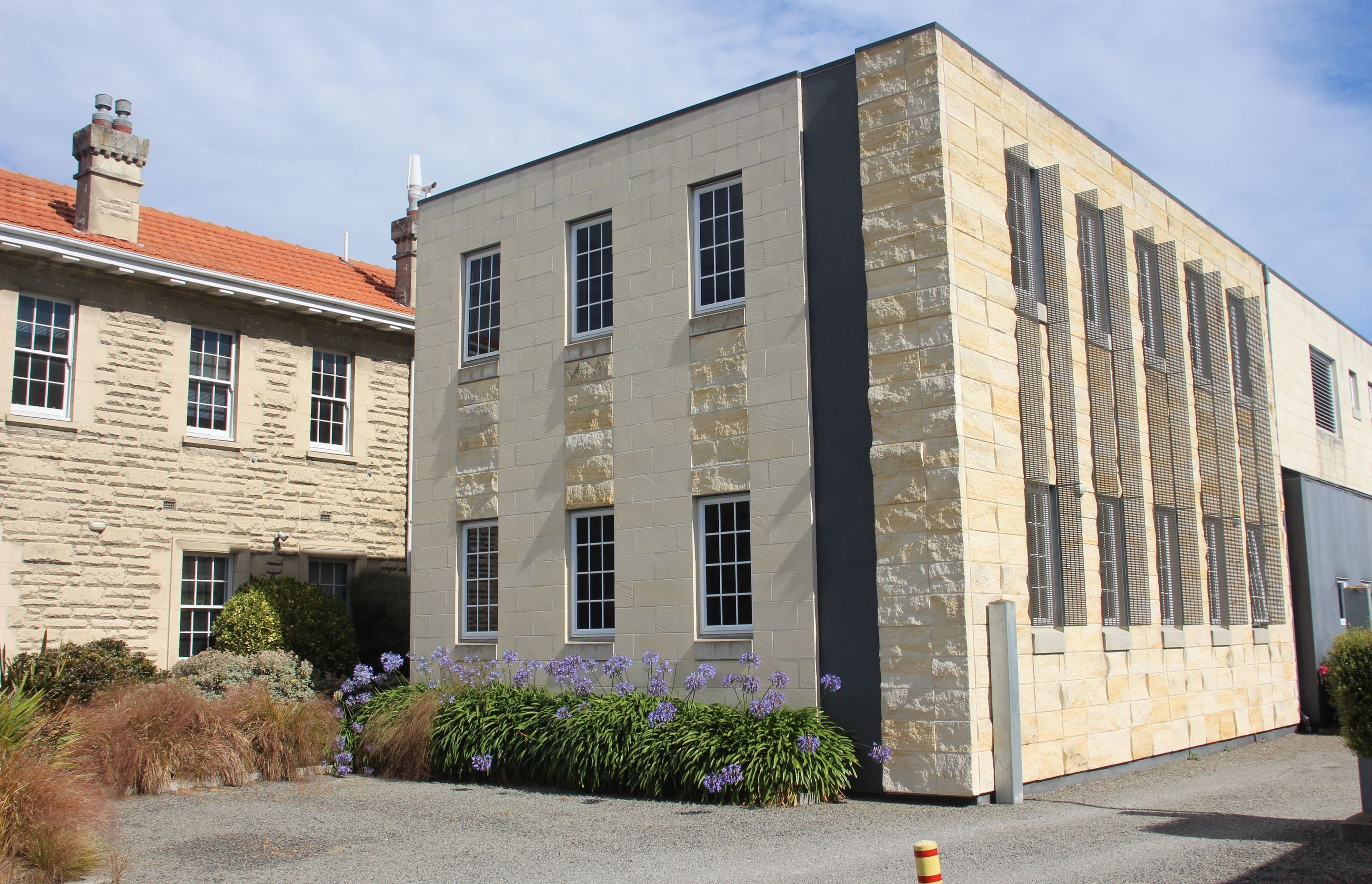 Oamaru-stone-split-limestone-stack-bond-limestone-police-station-28.JPG