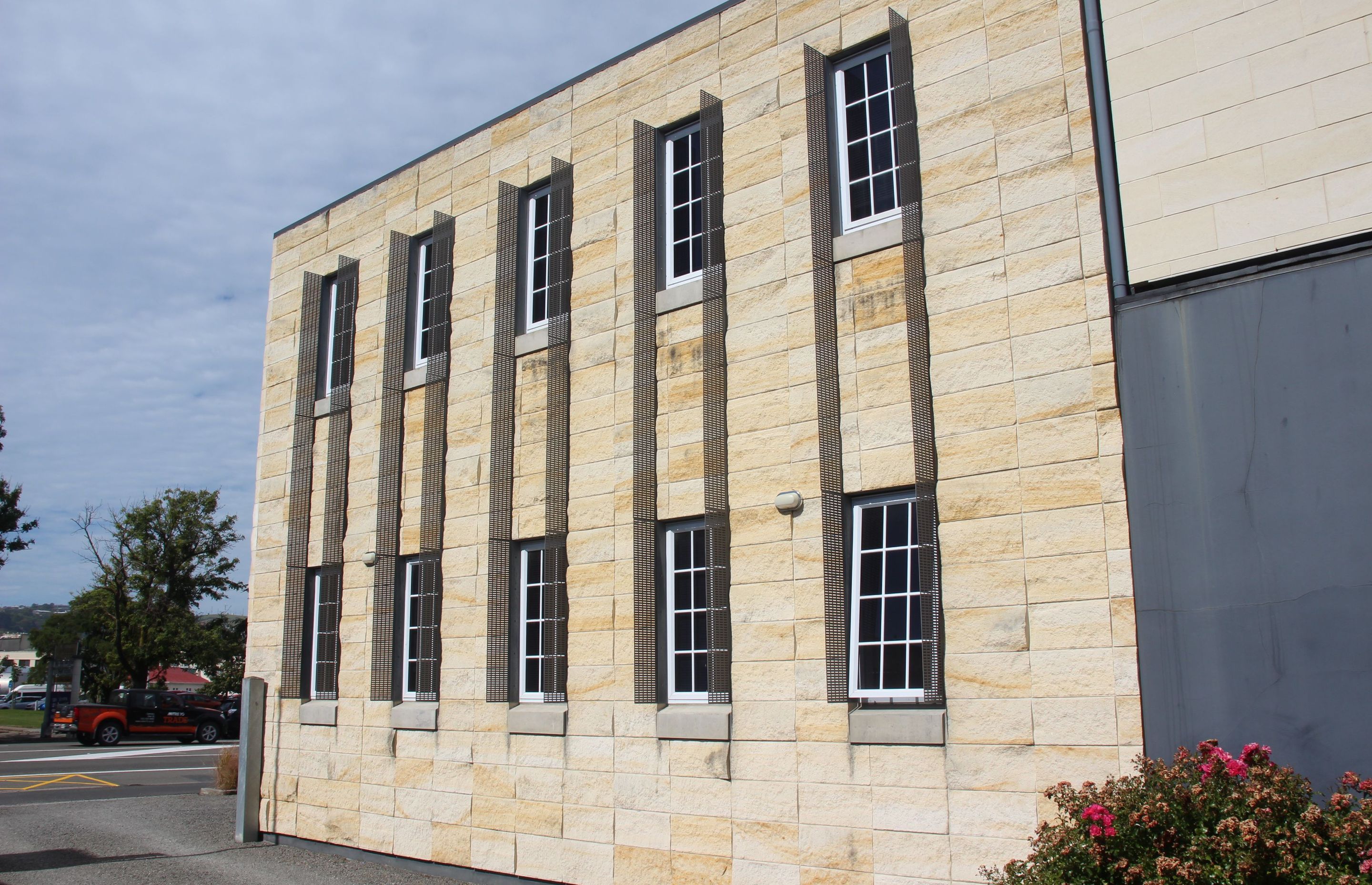 Oamaru-stone-split-limestone-stack-bond-limestone-police-station-53.JPG