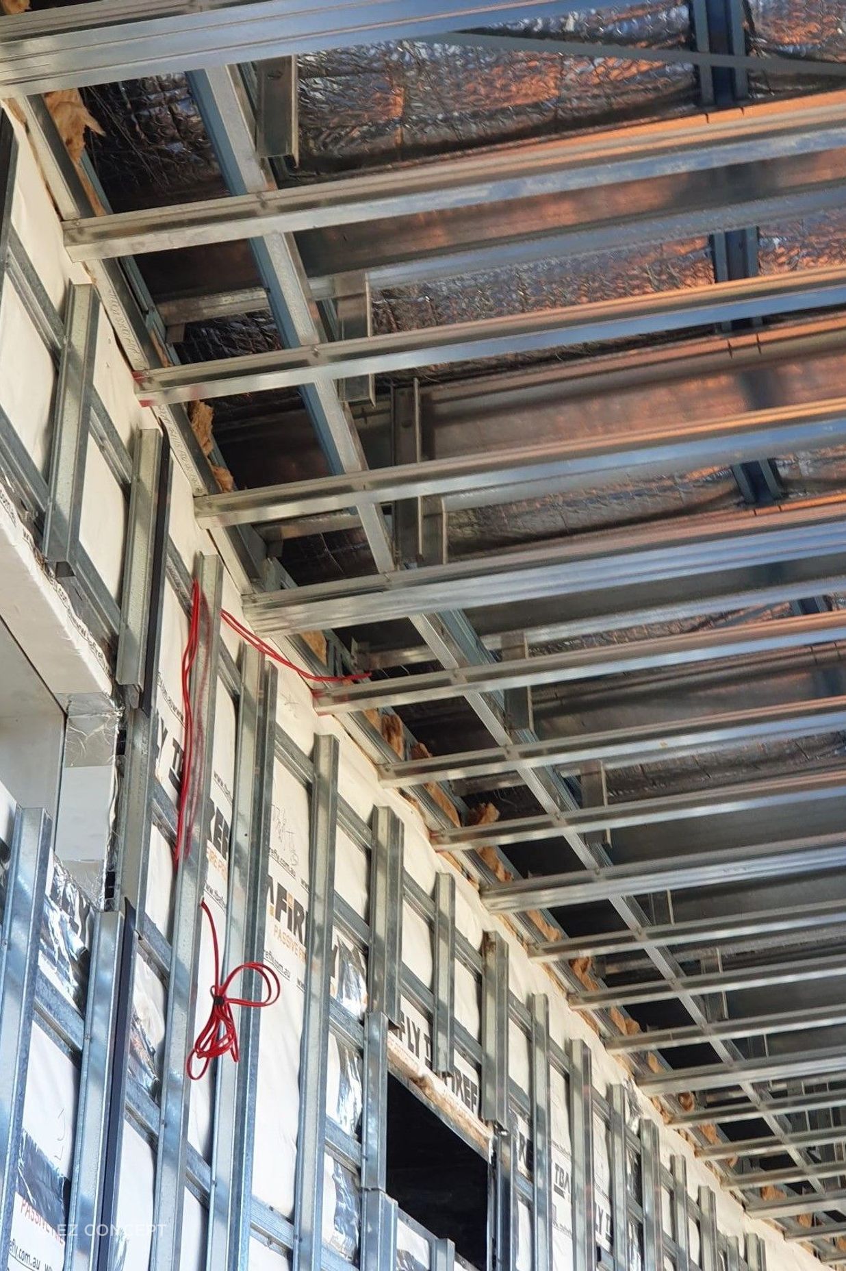 Studco top hat sections support the curved façade of the building.