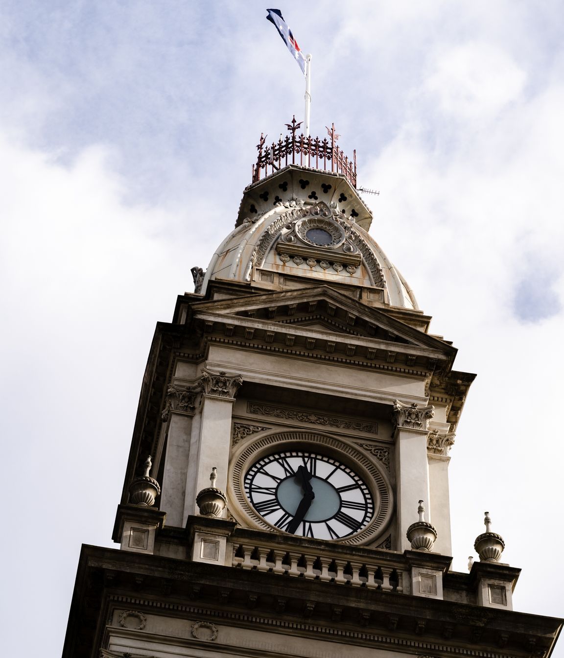 0002ColcheedasPhotographyJune-09-2023FitzroyTownHall-733027.jpg