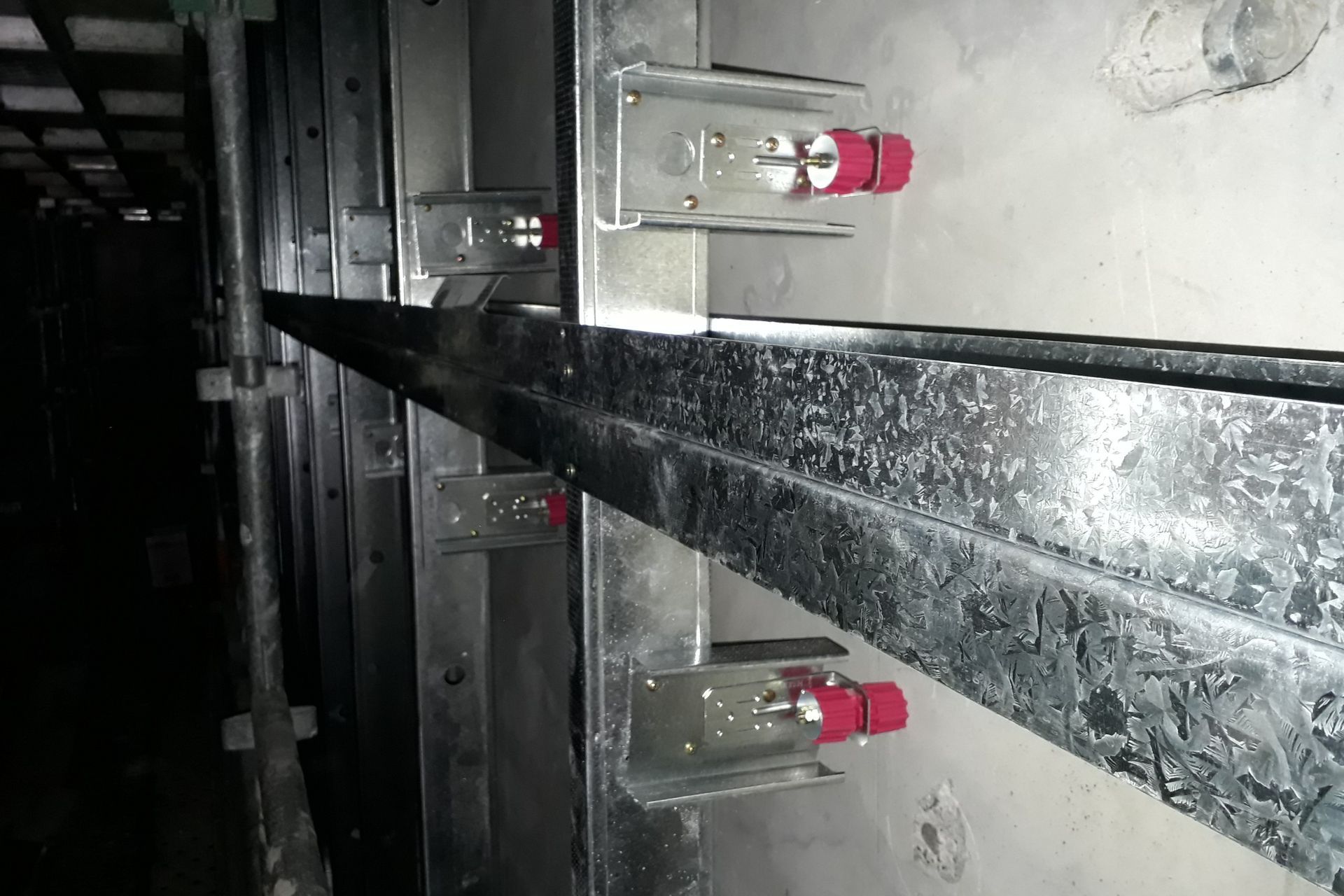 Resilmount M481R wall brace from Studco, that were used to provide resilient bracing for 13m high walls. (Source: Forman Building Systems)