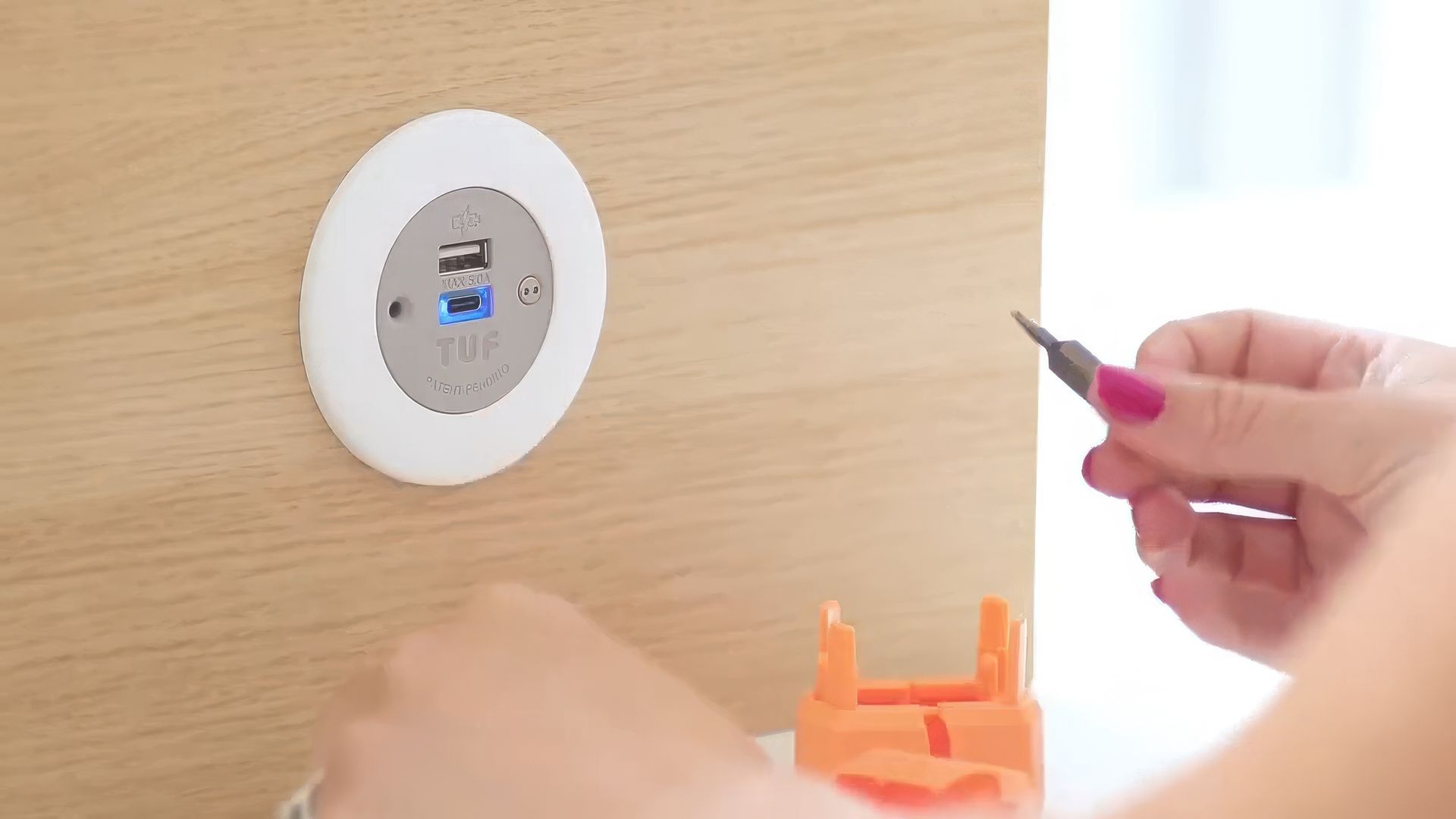 TUF R (Replaceable / Upgradeable) USB Fast Charging video