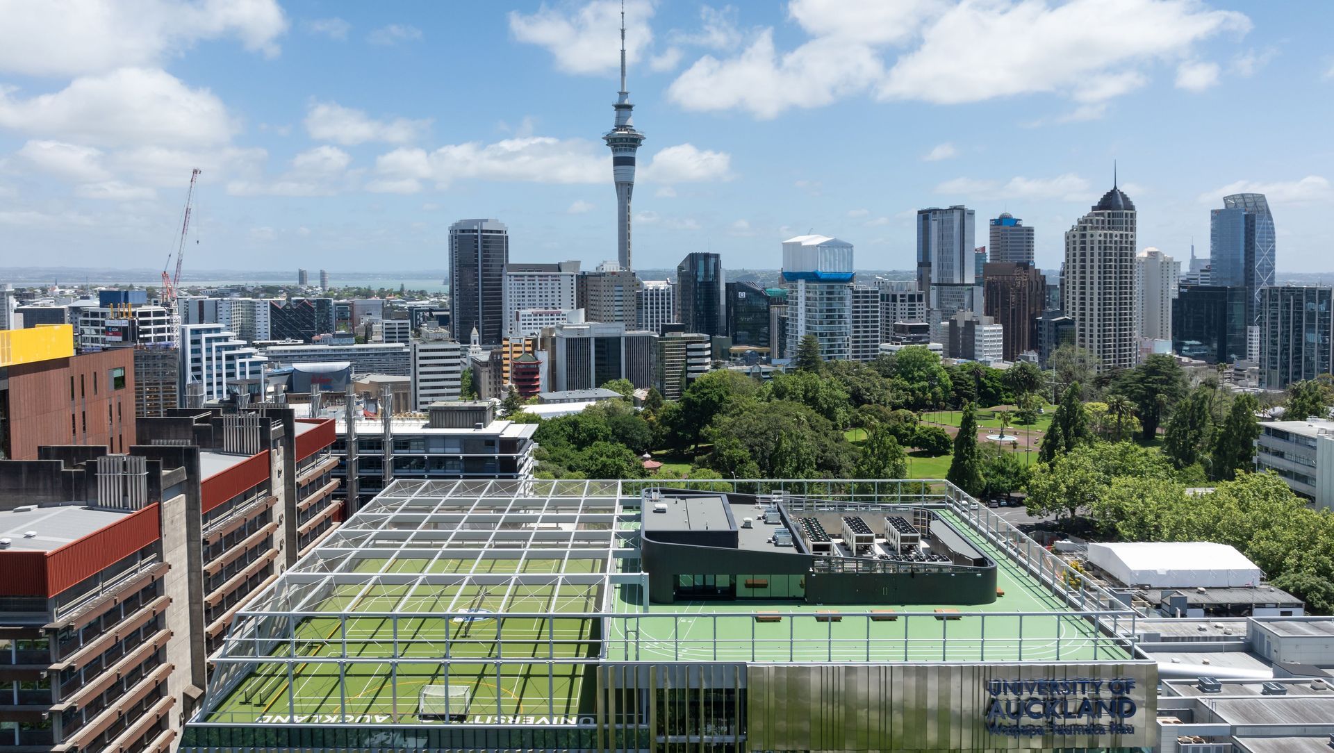 University of Auckland Recreation Centre - HIWA's Tensile X-Tend Mesh banner
