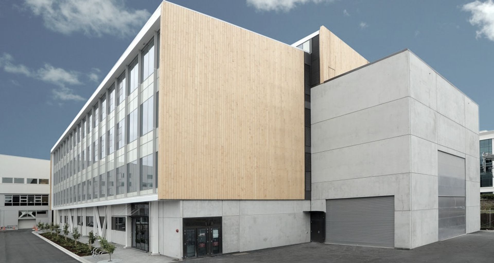 University of Auckland Engineering: the largest seismic testing facility in Australasia banner