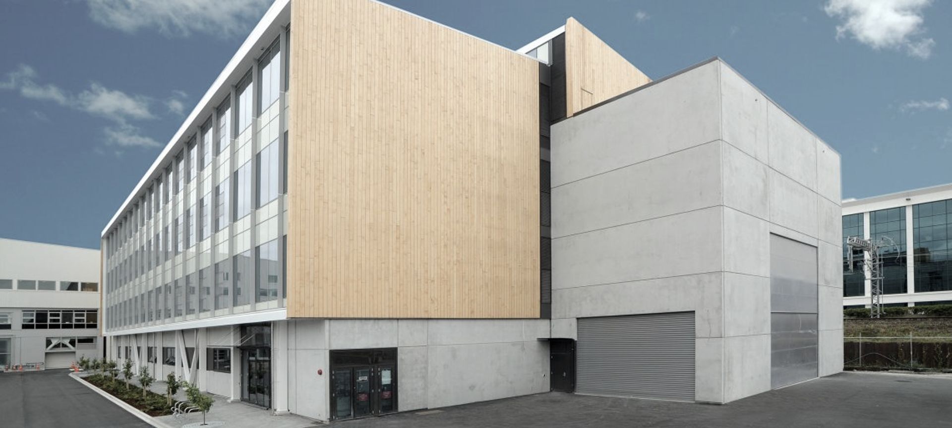 University of Auckland Engineering: the largest seismic testing facility in Australasia banner