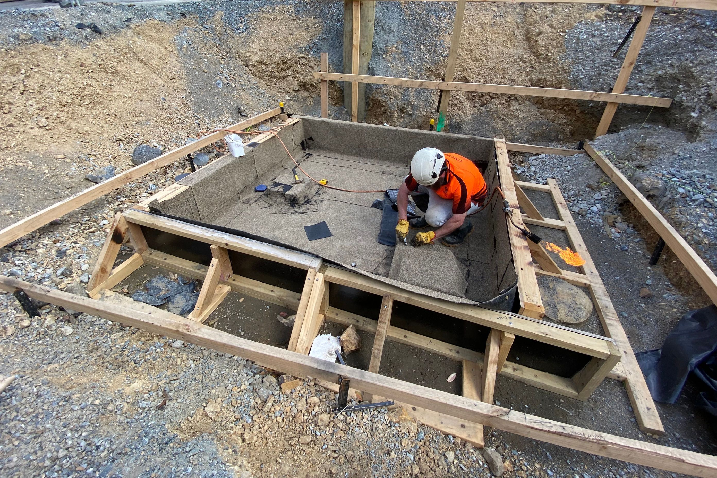 the-living-pa-liftpit2.jpg