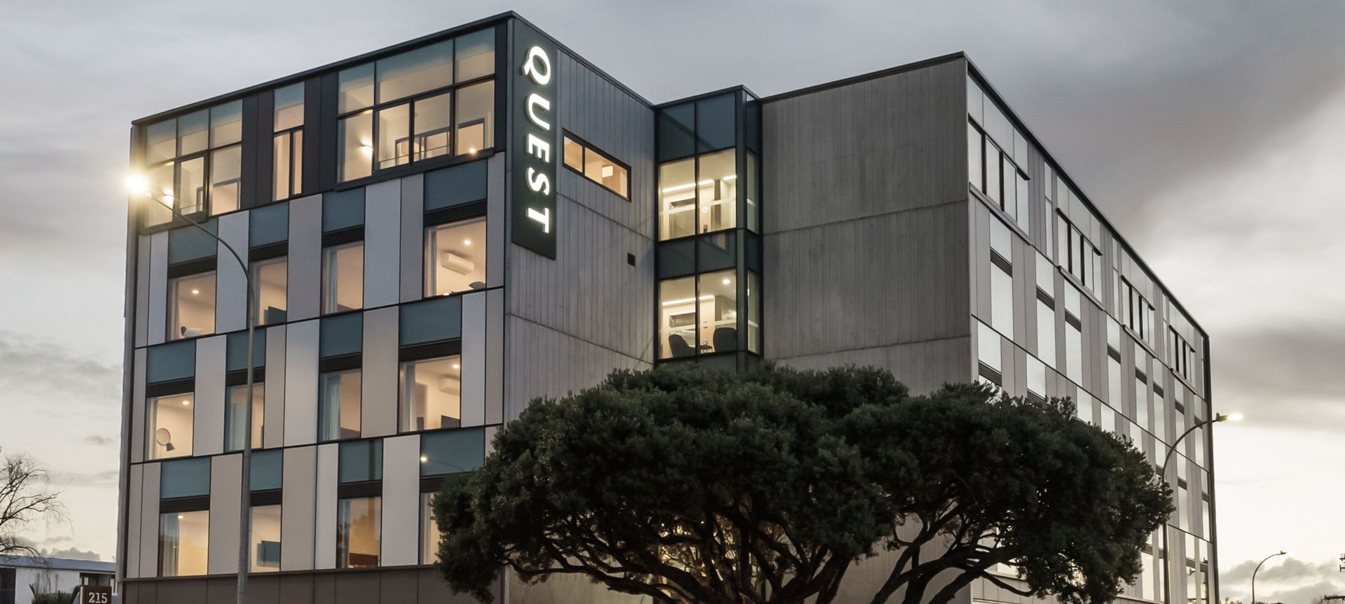 Quest Hotel, Takapuna banner