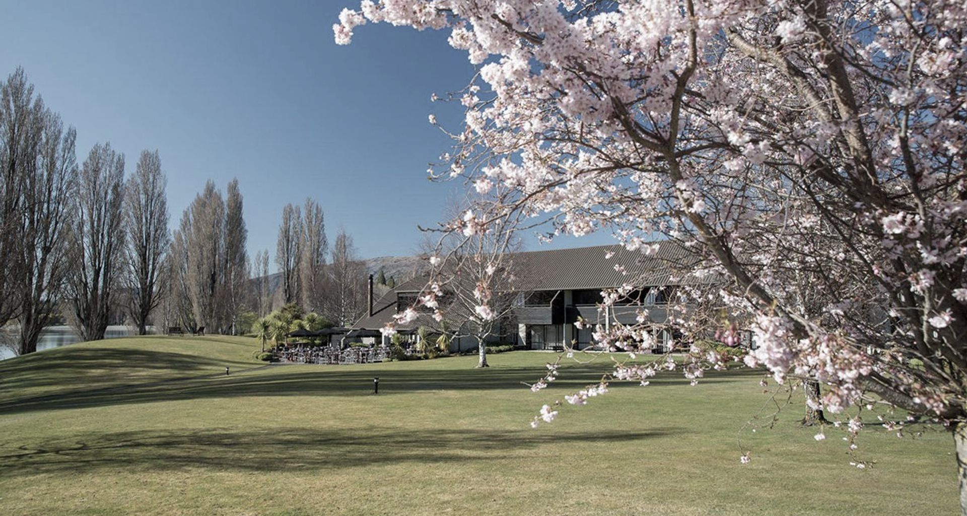 Edgewater Lake Wanaka banner