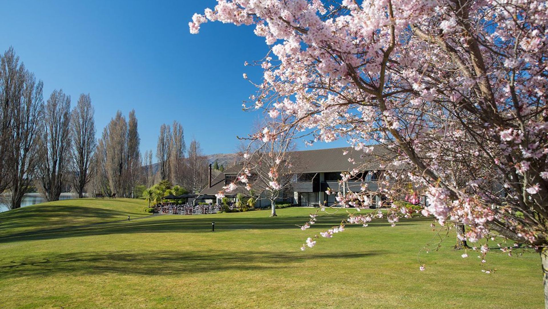 Edgewater Lake Wanaka banner