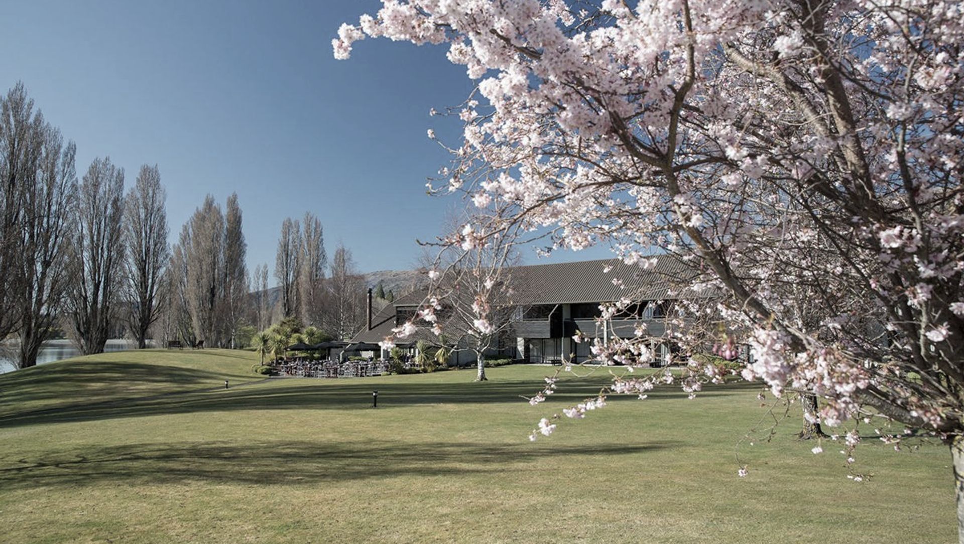 Edgewater Lake Wanaka banner