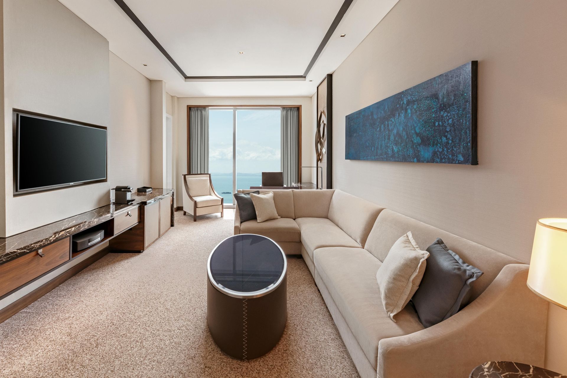 ExecutiveSuiteLiving15028-HDR.jpg