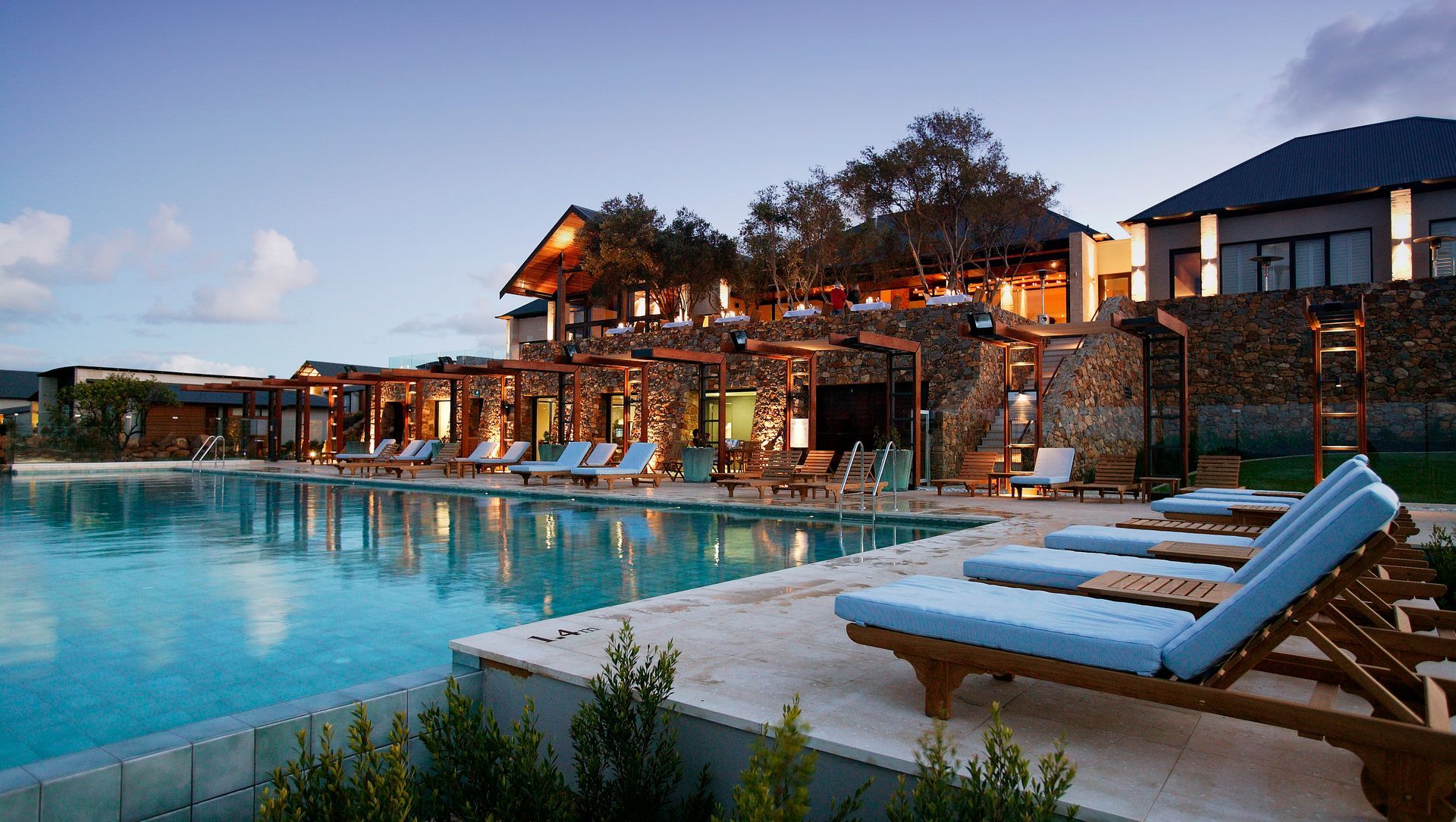 Hotel Pullman Bunker Bay Resort banner