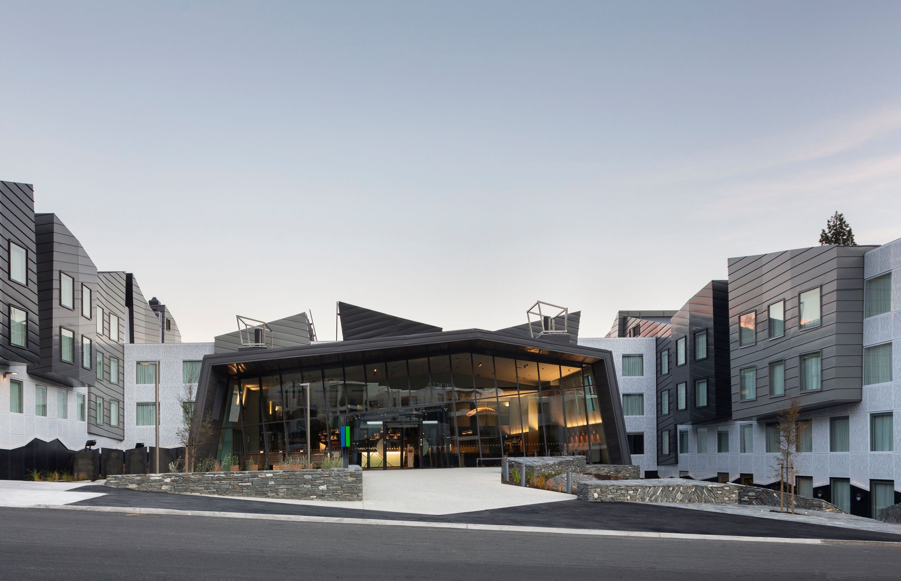 Holiday Inn Express | McAuliffe Stevens Architects