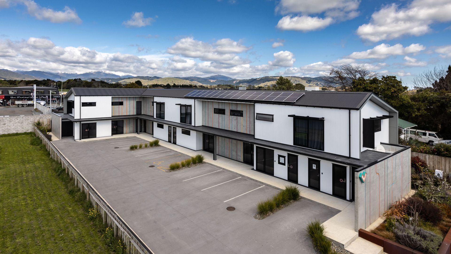 Littel Motel, Otaki banner