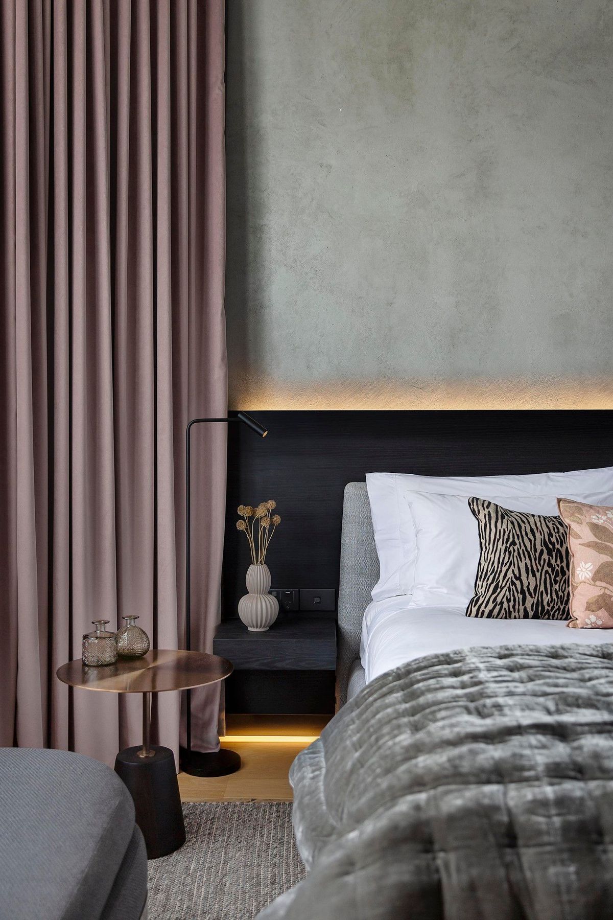 Warm rosy hints of colour lift this room and give it a cosy vibe.