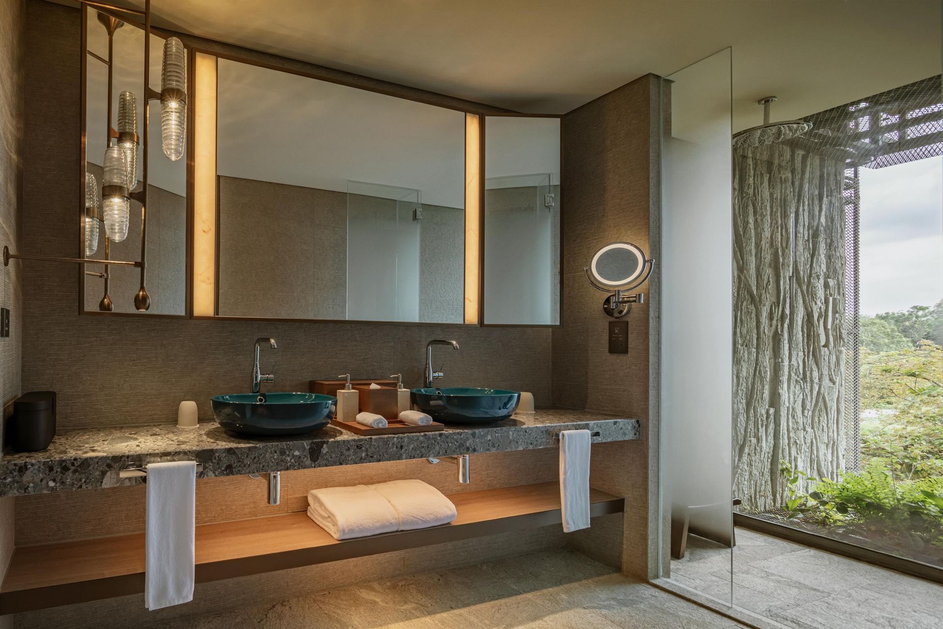 Mandai-BTfamily-room-bathroom-b.jpg