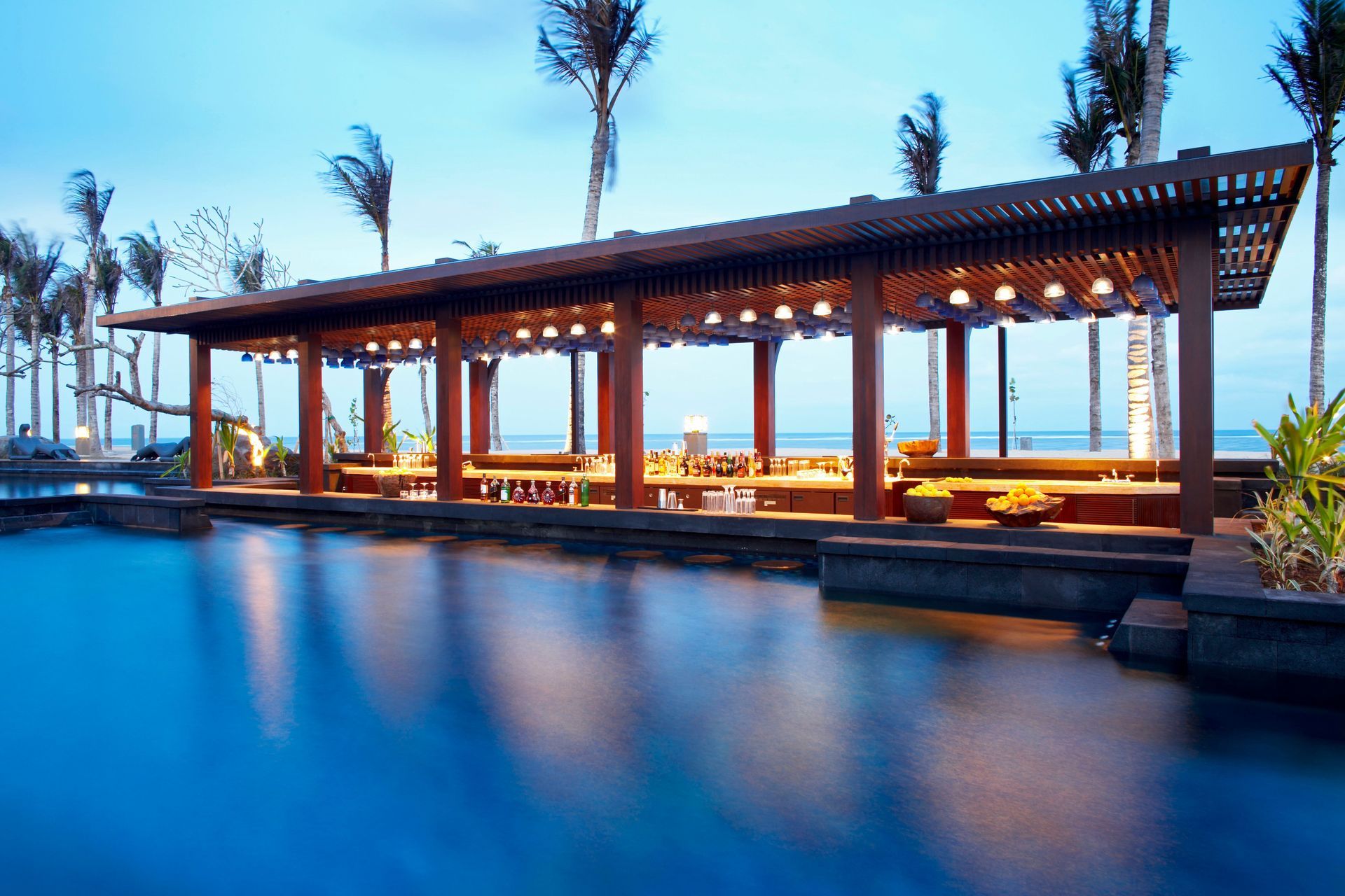 St-Regis-Bali-Vista-Bar-str1708re68503.jpg