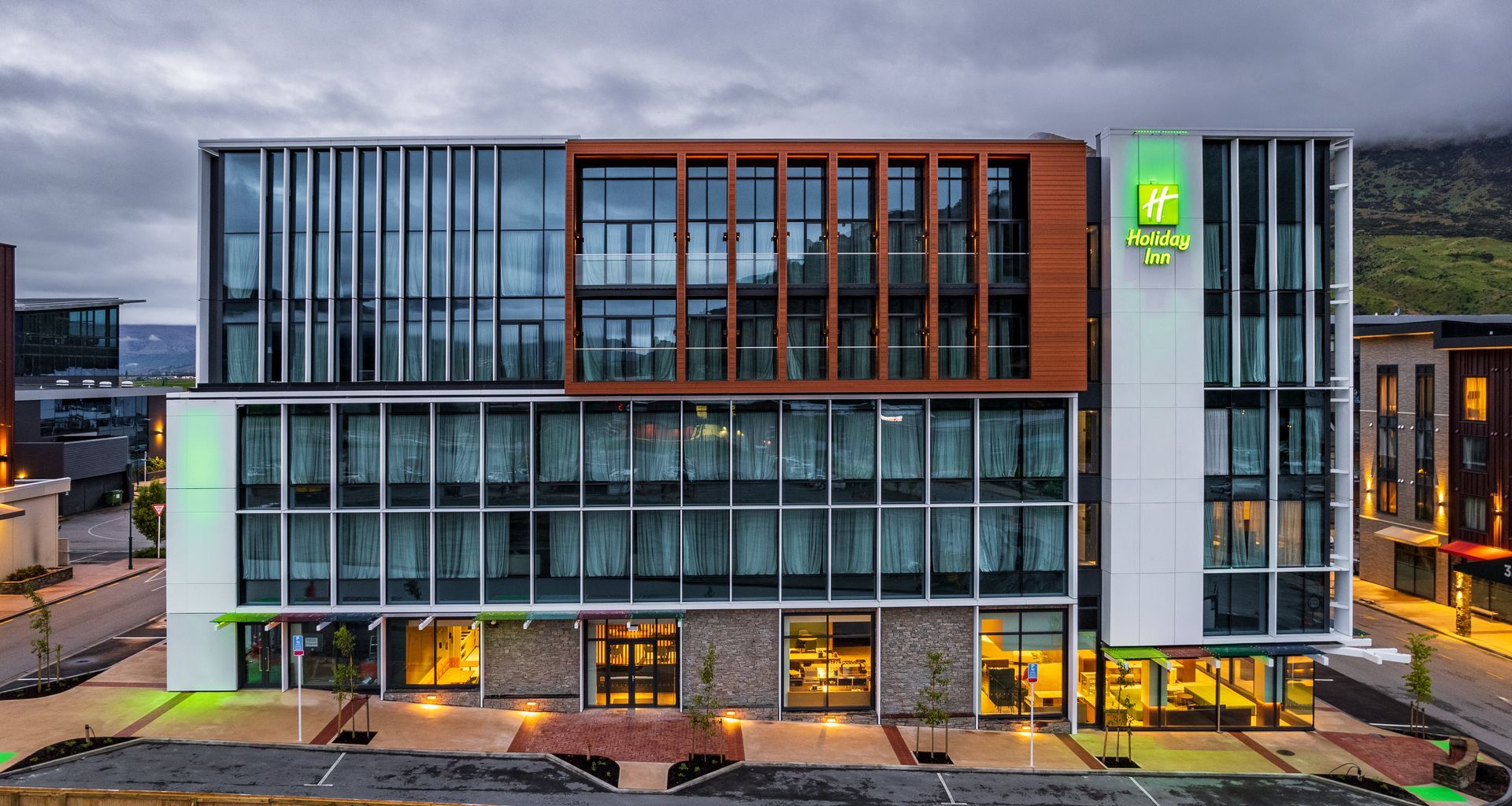 Holiday Inn Remarkables Park banner