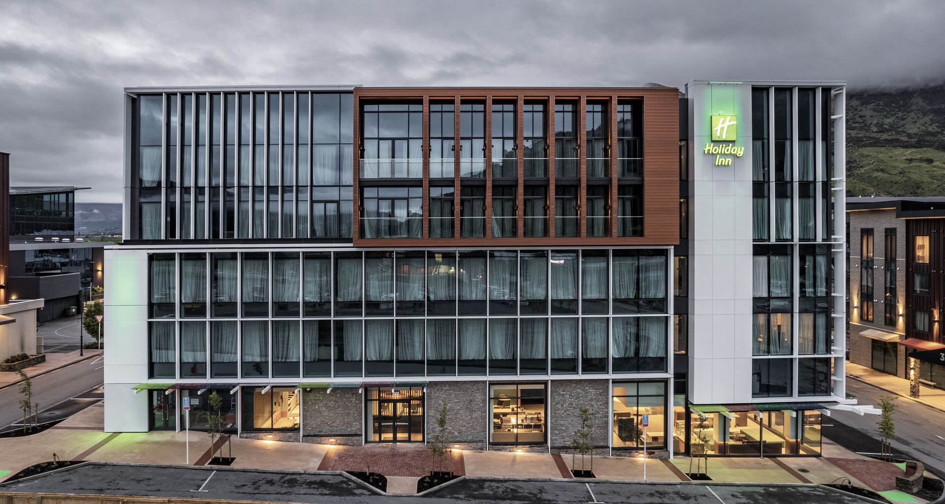 Holiday Inn Remarkables Park banner