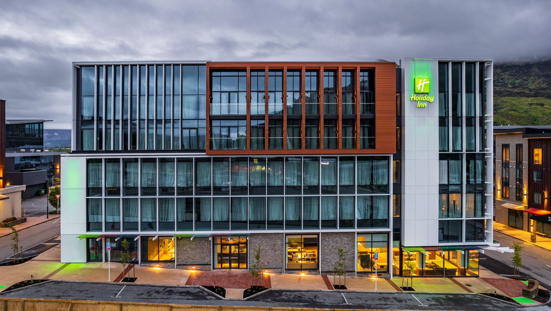 Holiday Inn Remarkables Park banner