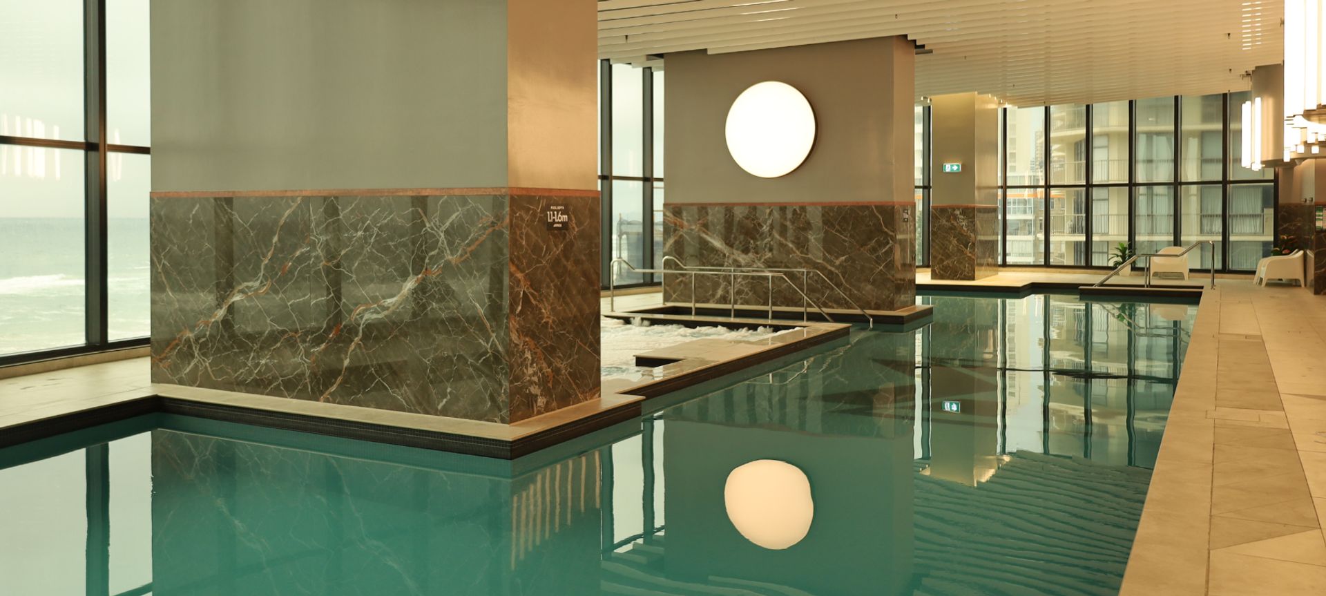 Meriton Suites Surfers Paradise - Gold Coast banner